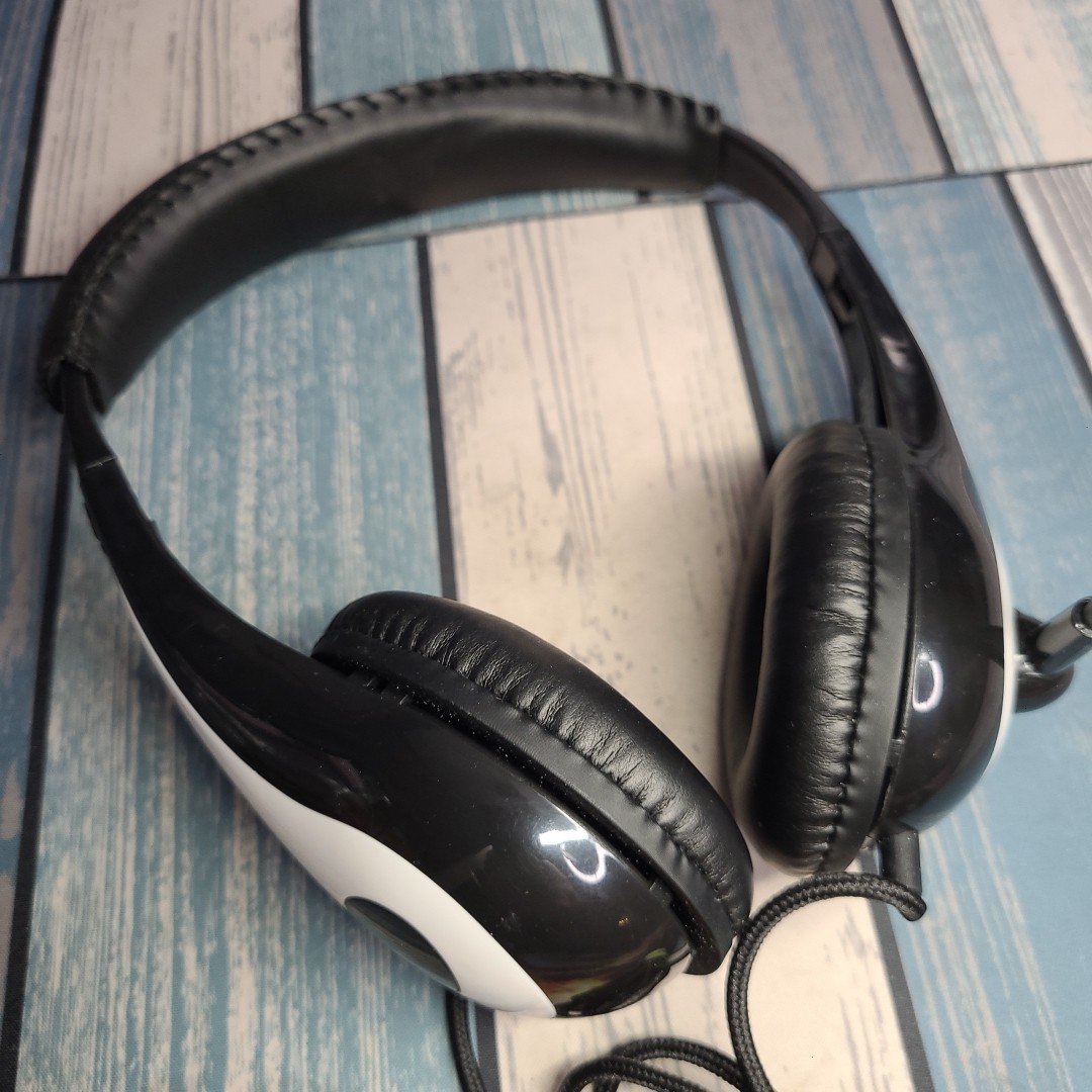 Avid Headphone Headset with Noise Cancelling Microphone WHITE 138560516