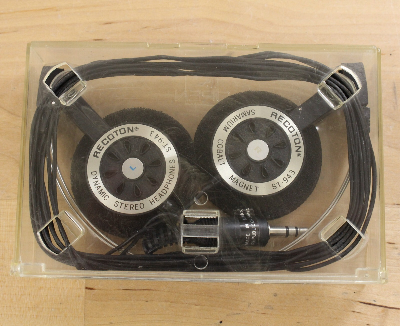 Vintage Recoton ST-943 Folding Dynamic Stereo Headphones with Cassette Case