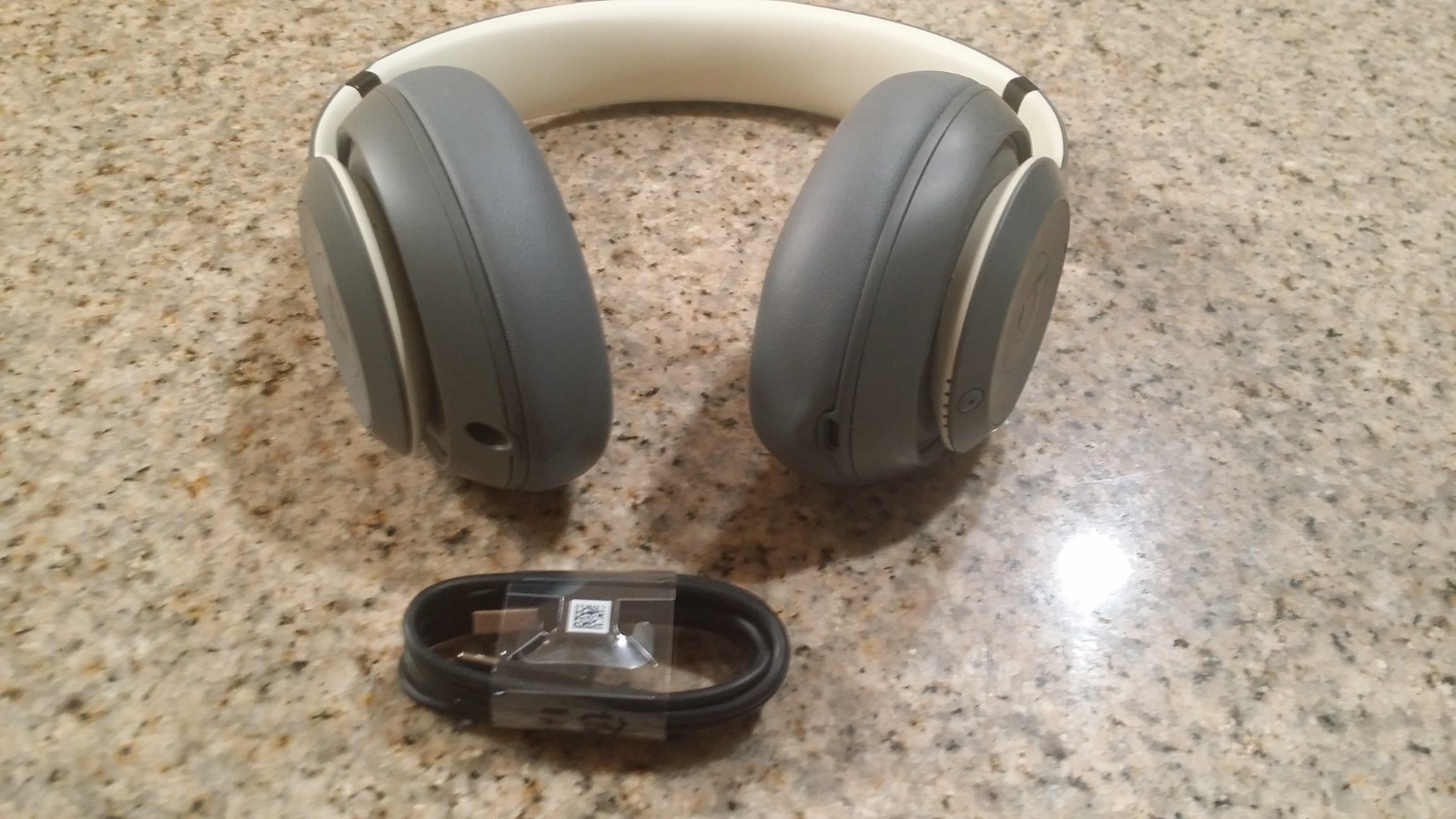 Beats by Dr. Dre Studio Pro Wireless Bluetooth Over-Ear headphones Gray colo
