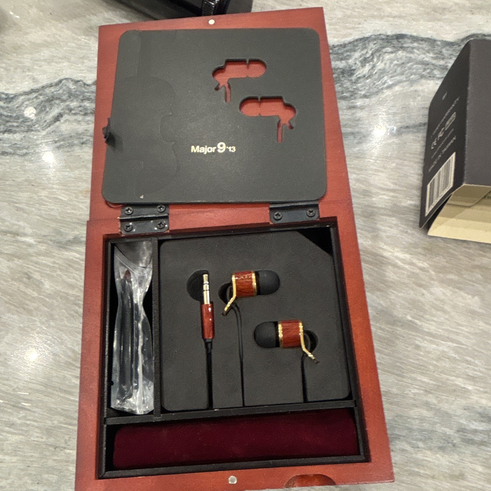 Chord & Major Major 9 ’13 In-Ear Earbuds Wired 3.5mm Stereo 1.2m Red Black