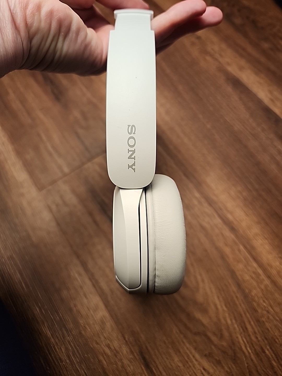 Sony YY2958 Wireless On-Ear Bluetooth Headphones White WH-CH520