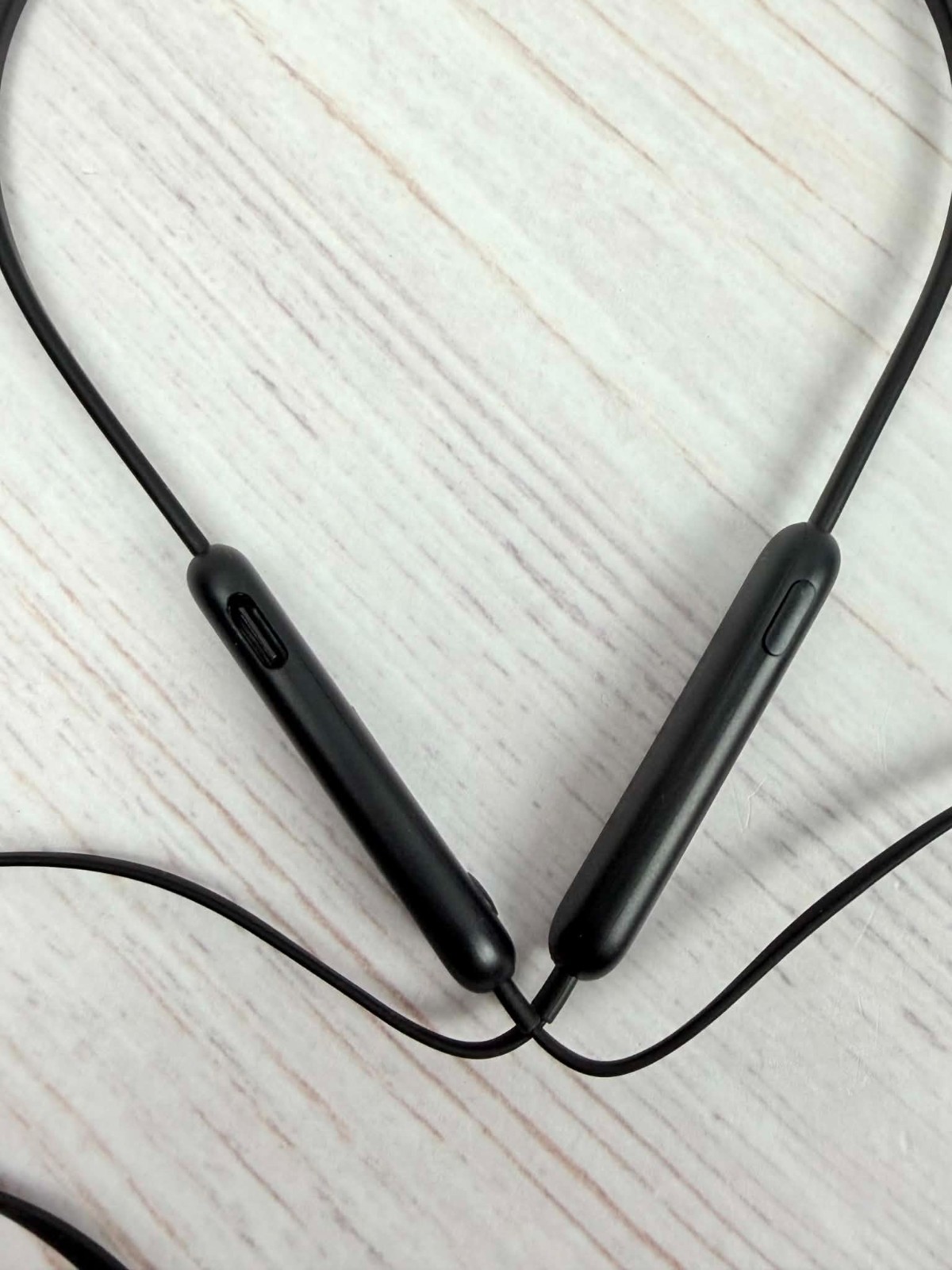 Beats Flex by Dr. Dre Wireless Headphones – Black – A2295 MYMC2LL/A For Parts