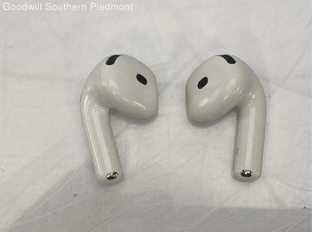 Apple AirPods Gen 4 Wireless Earbuds – Tested