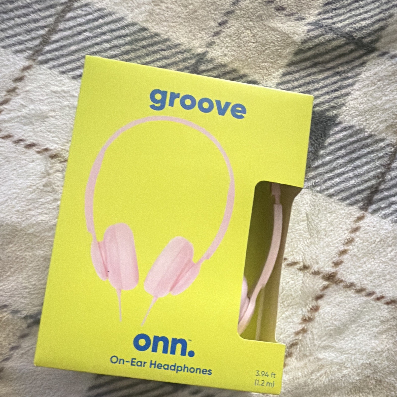 onn. groove On-Ear Pink Headphones Adjustable Lightweight 3.5mm 3.94 ft