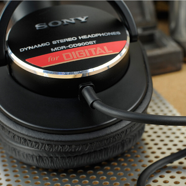 SONY MDR-CD900ST Studio Monitor Stereo Headphones For Professionals New