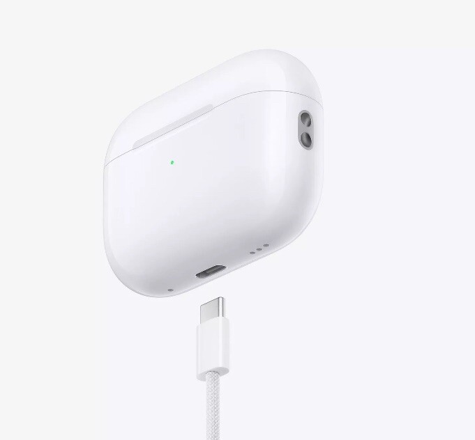 Apple Airpods Pro 2nd Generation Wireless Charging Case Used