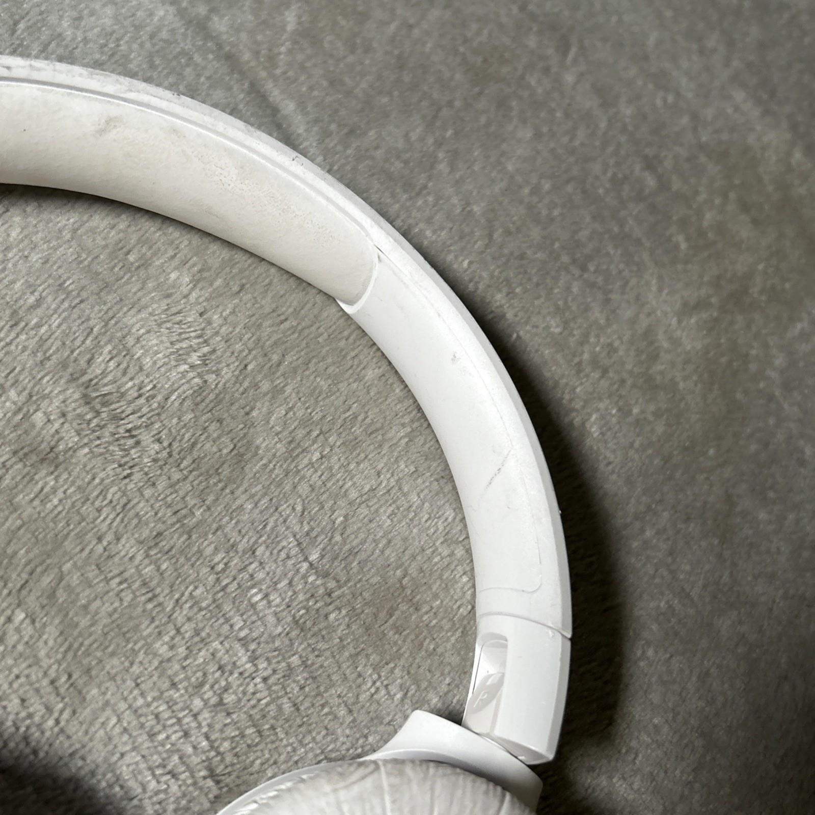 JBL TUNE 520BTR wireless on-ear headphones WHITE