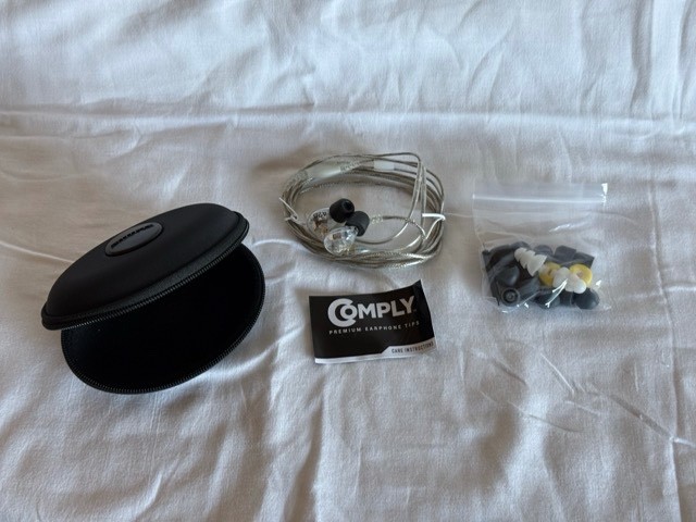 Shure SE425 Sound Isolating Earphones – Clear