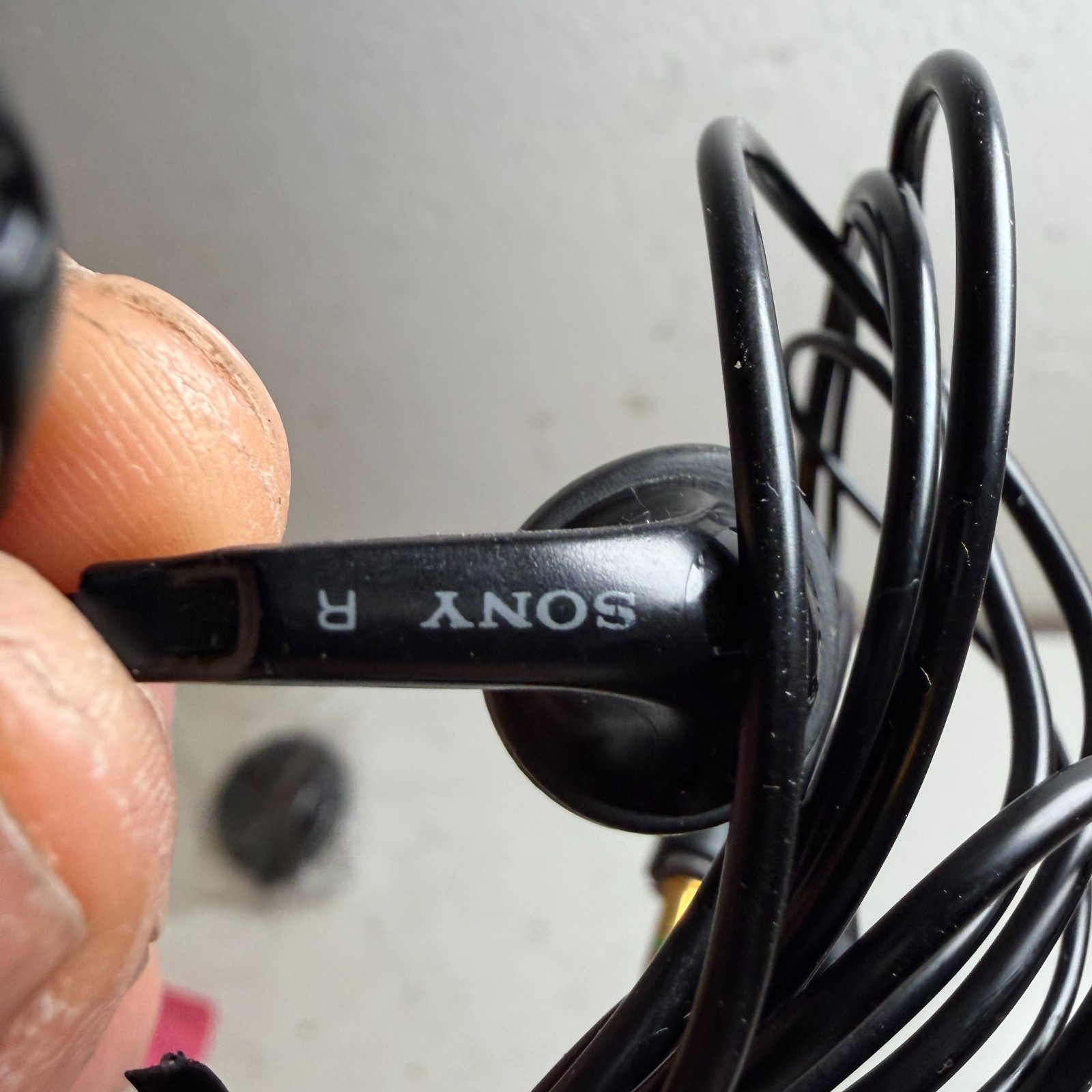 Sony MDR-E535 Black 3.5mm TRS Jack 16 Ohm Stereo Wired Classic Earbud Headphones