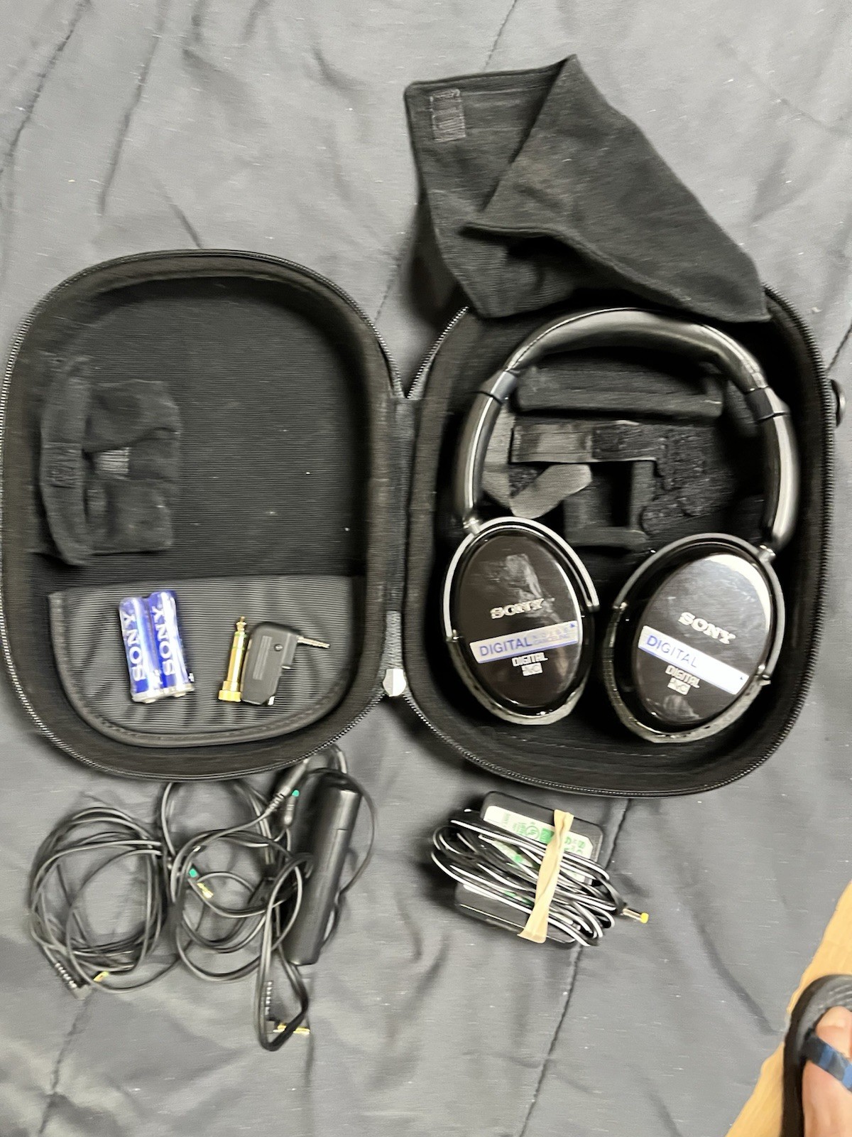 Sony MDR-NC500D Digital Noise Canceling Over-Ear Wired 3.5mm Headphones Case