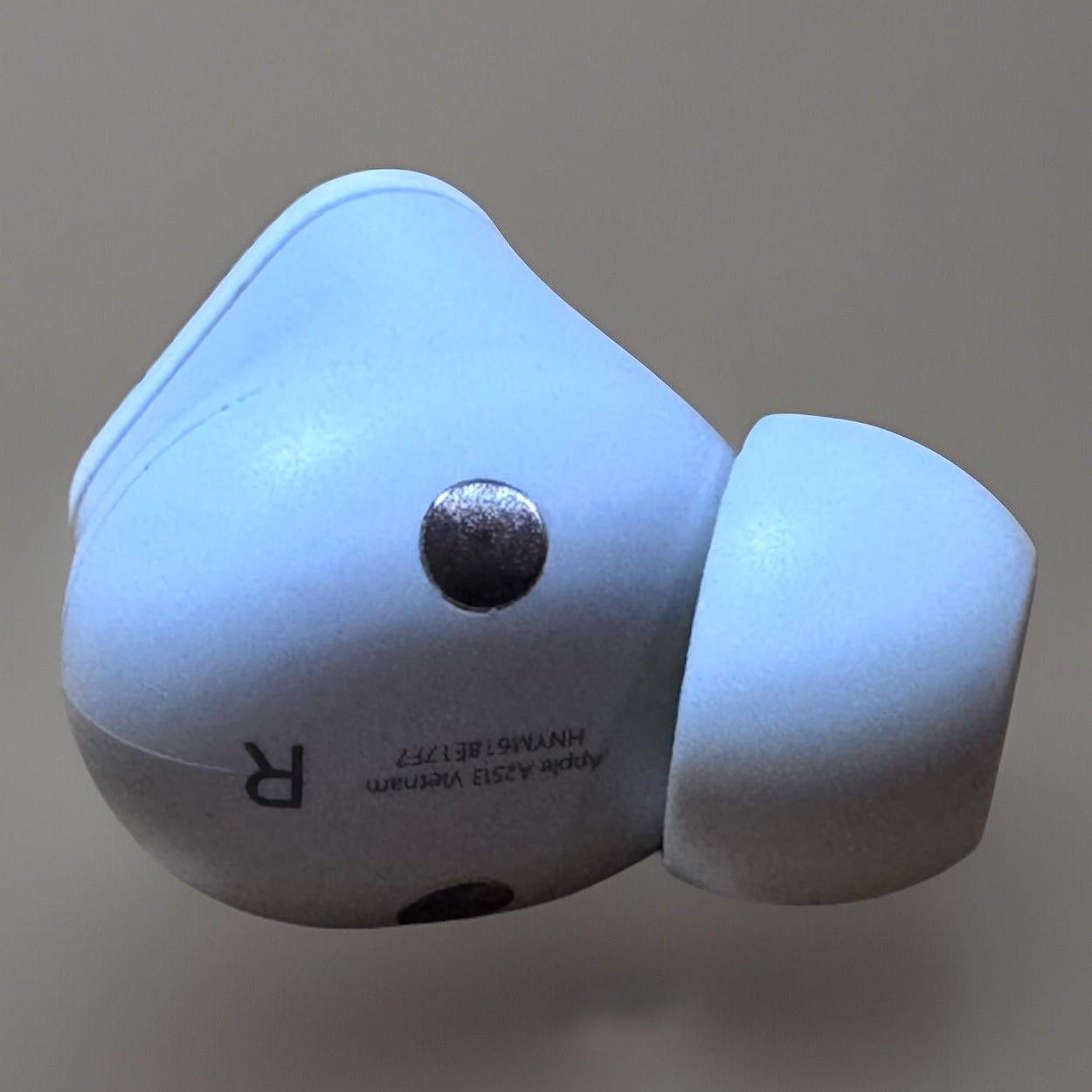 Beats by Dr. Dre Studio Buds – White – Apple