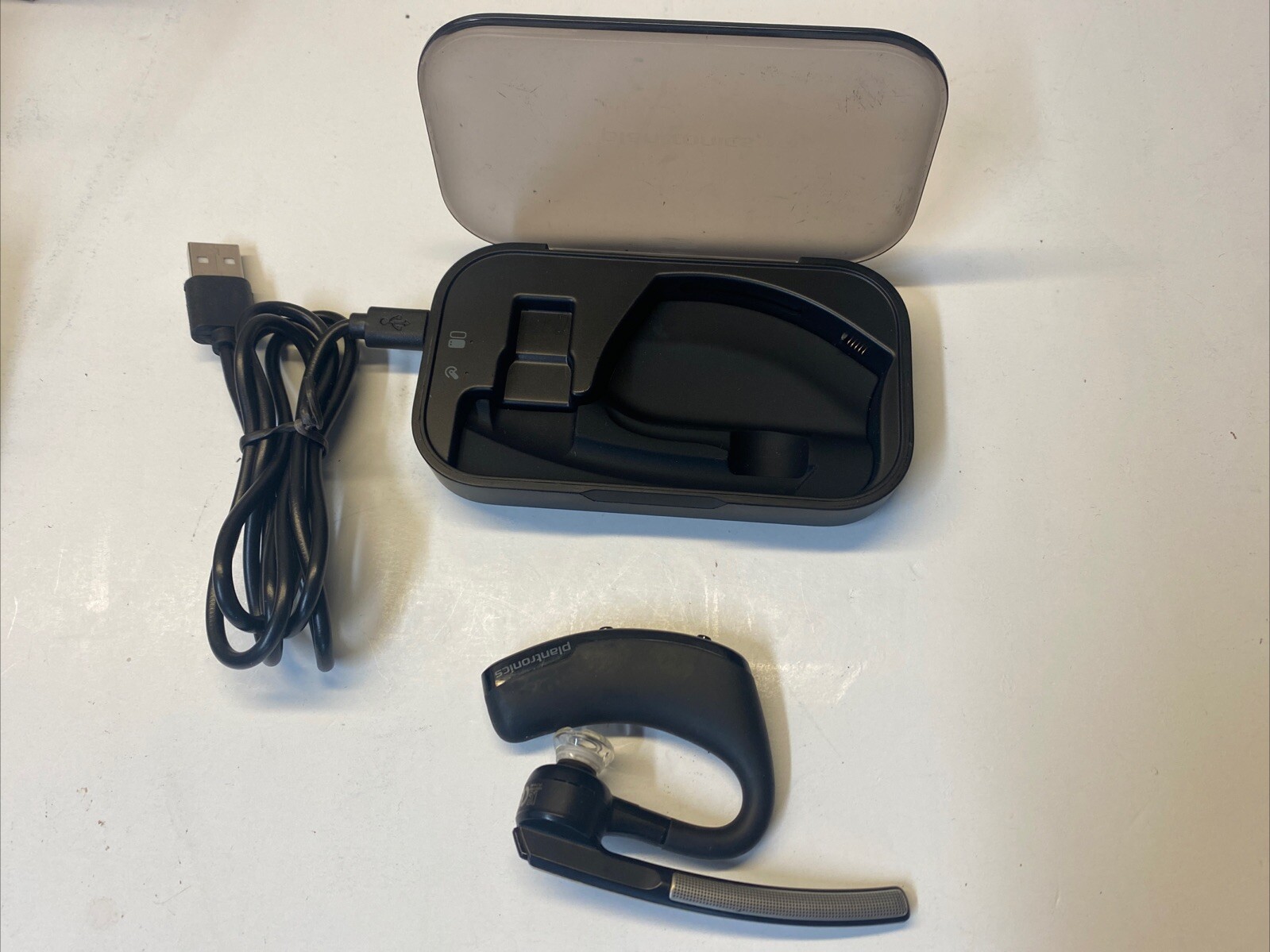 Plantronics Voyager Legend UC B235 USB Bluetooth Headset with Charging Case