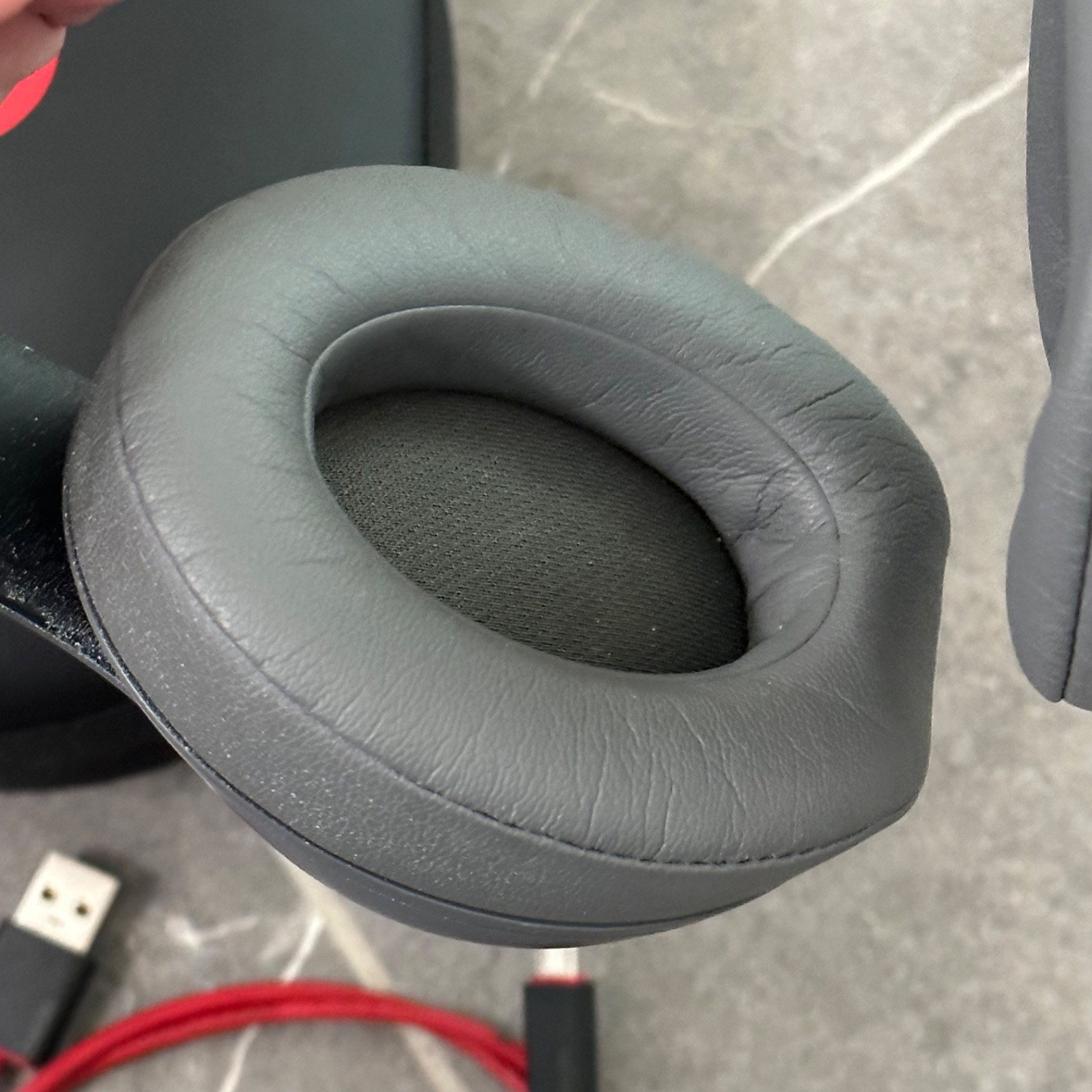 Beats by Dre Solo3 Wireless Headphones Matte Gray Bluetooth – Case