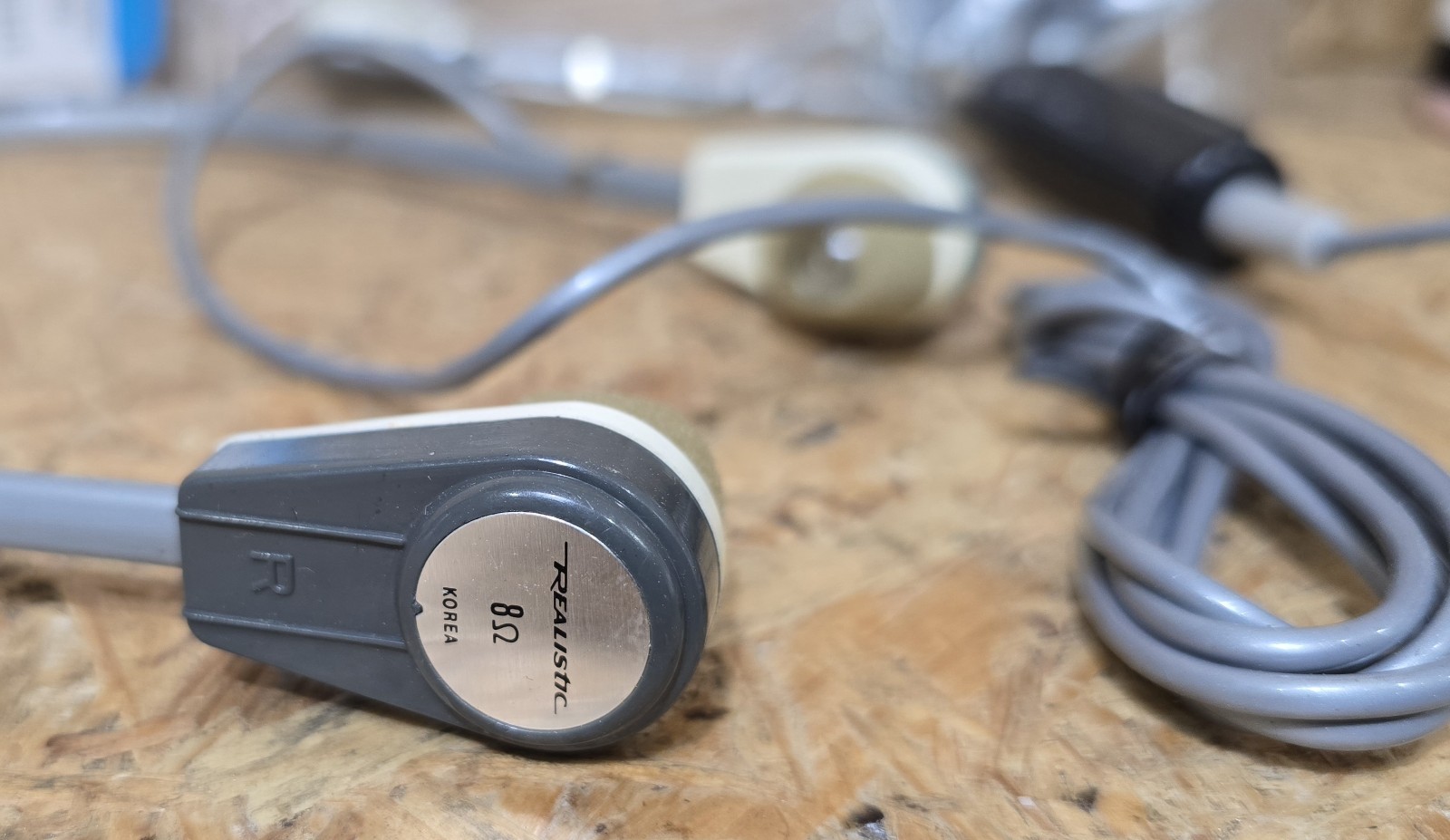 Realistic 33-196C Stereo/Mono Headphones 8-Ohm Retro 1980’s Headphone – GOSFORD