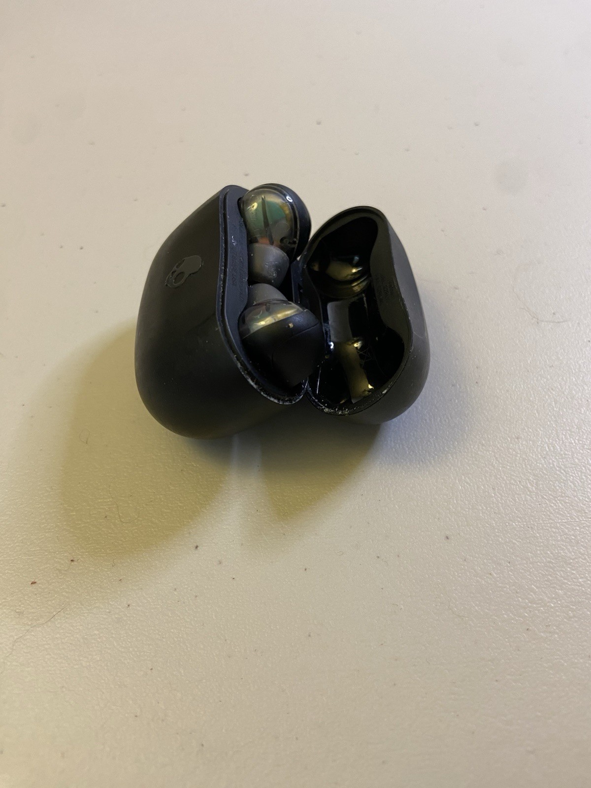 Skullcandy Smokin’ Buds True Wireless Earbuds Black Charging Case Tested
