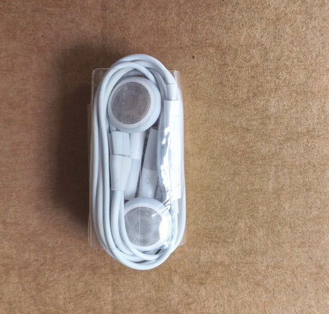 Authentic Apple iPod iPhone Earphones Headphones Earbuds+Remote Control+Mic