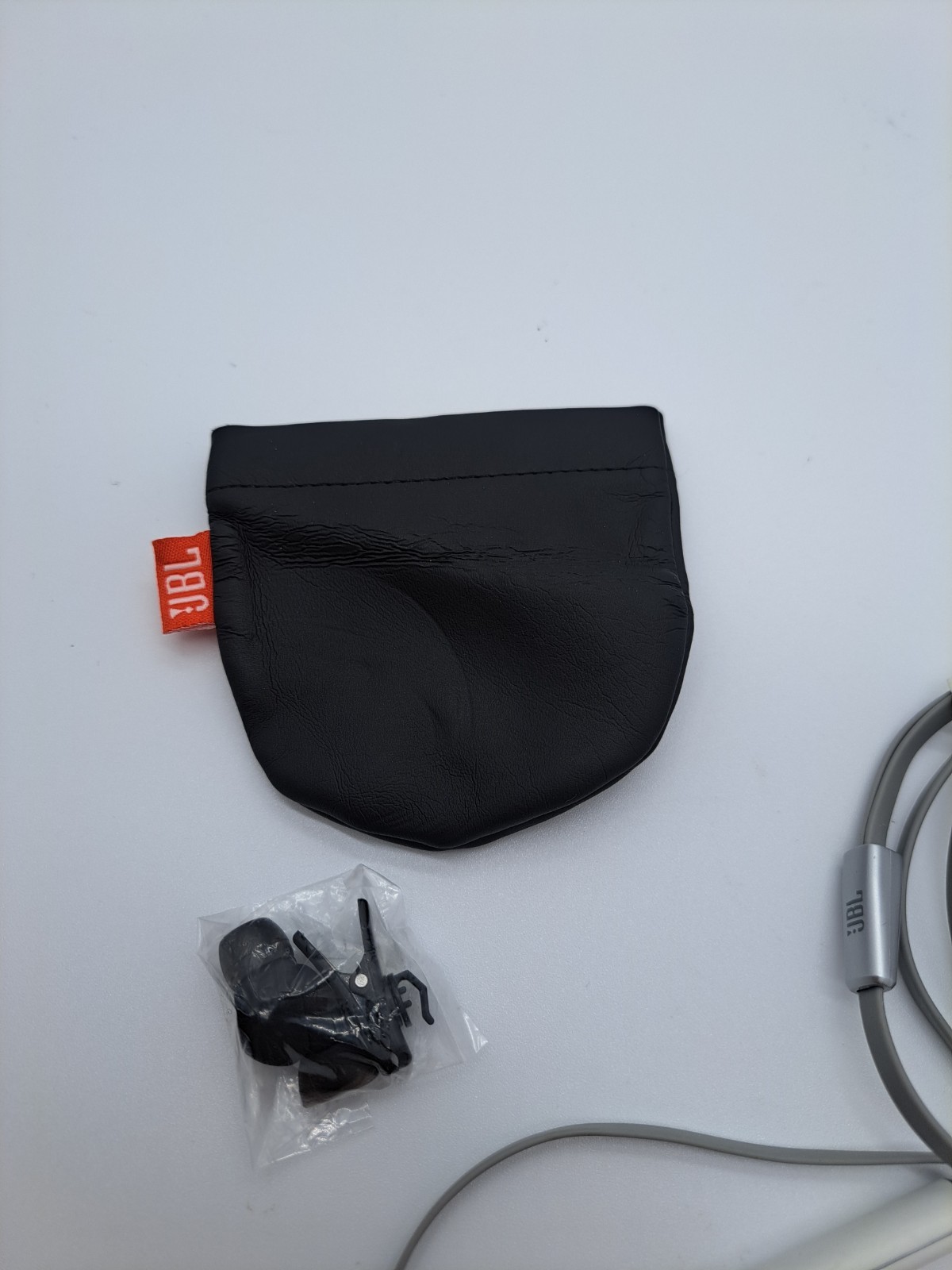 JBL J22 High-Performance In-Ear Headphones – White *TESTED & WORKING*