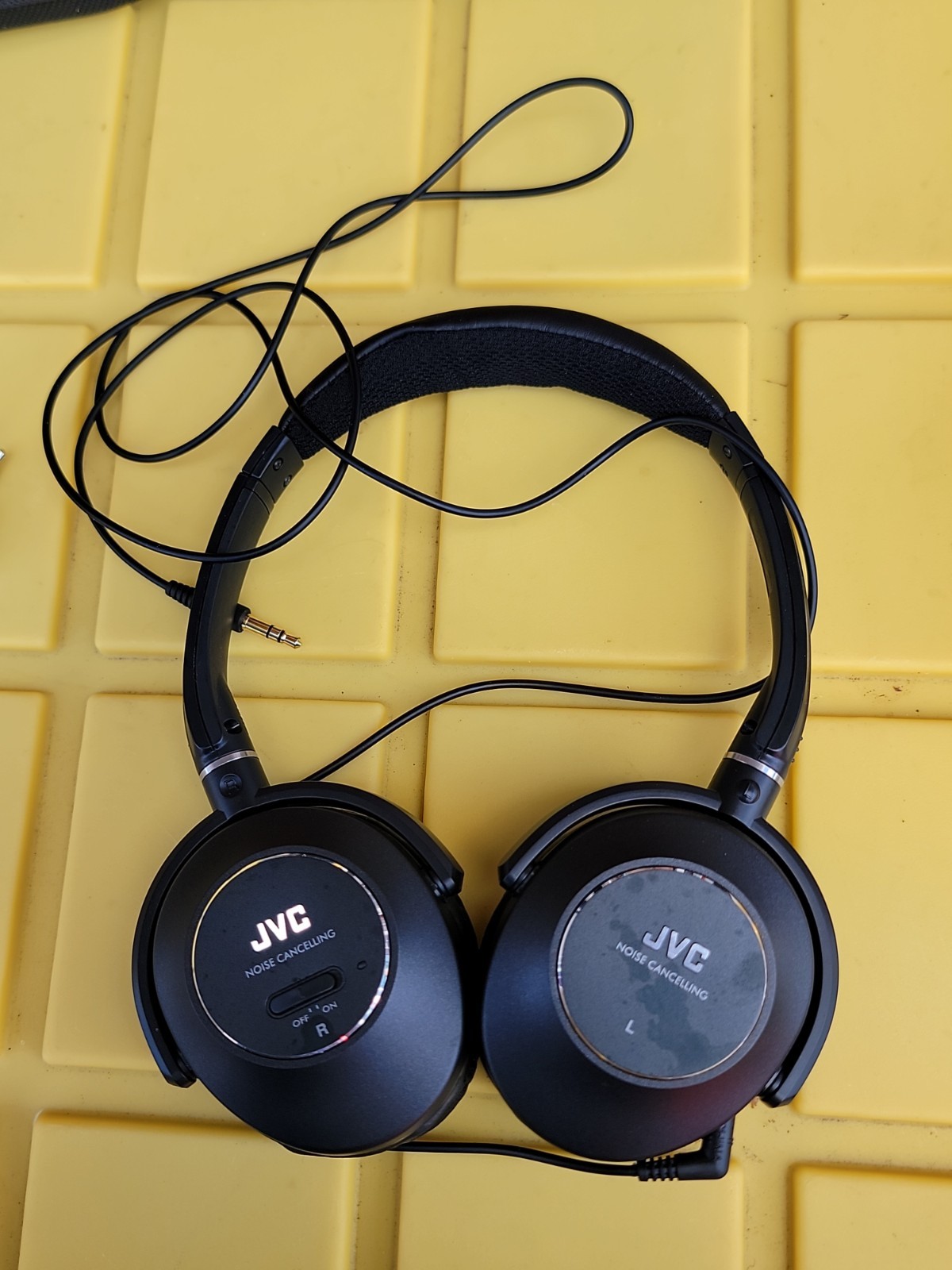 JVC HA-NC250 Wired, Noise Cancelling Headphones Black w/ Case, Tested, Works GR8