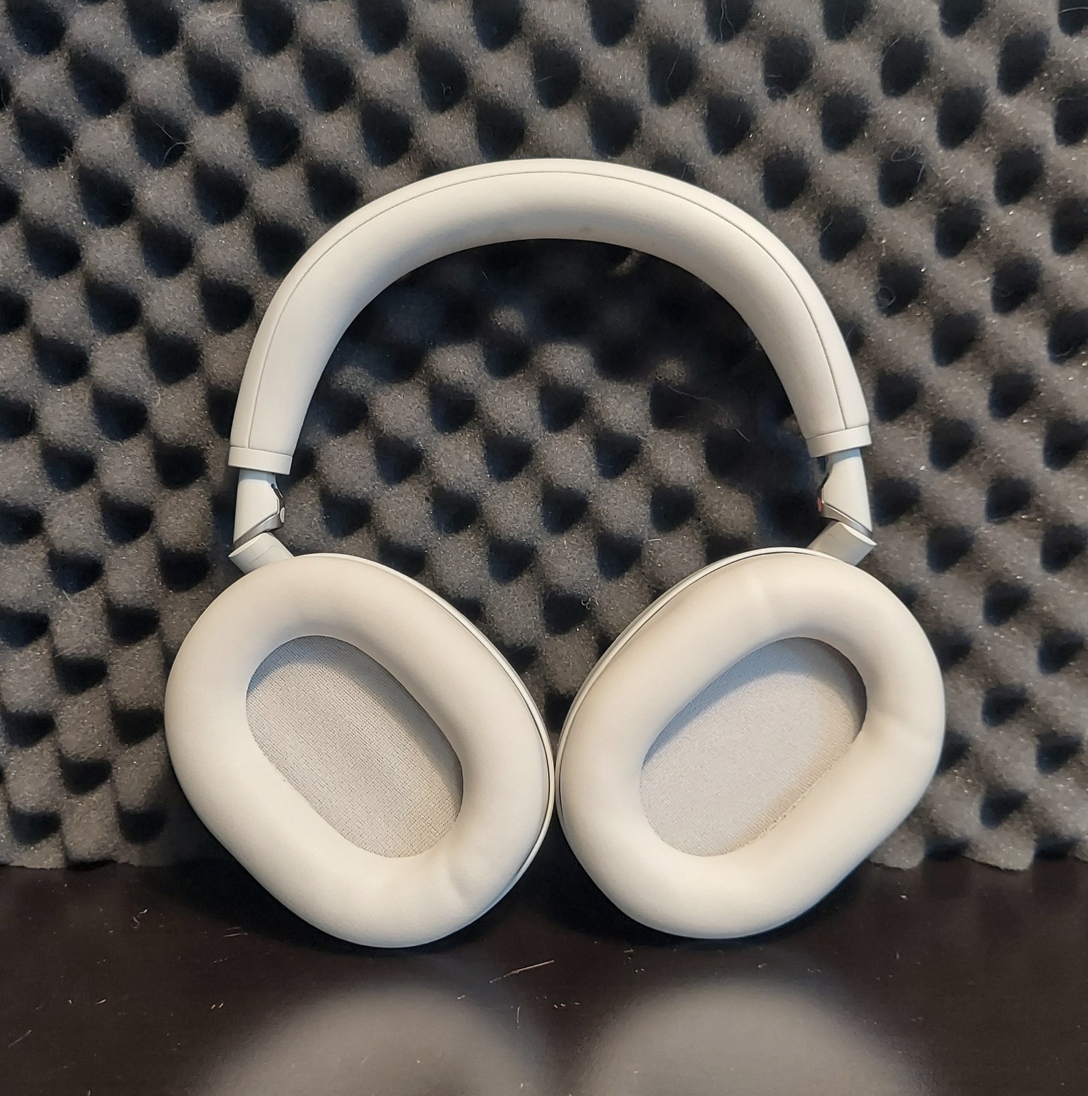 Sony WH-1000XM6/S Premium Wireless Noise Canceling Headphones “GRADE B” – Silver