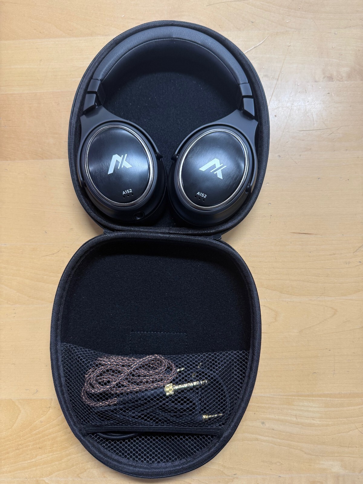 AUDIX A152 HEADPHONES WITH 2 AUDIX CORDS AND SOFT CASE