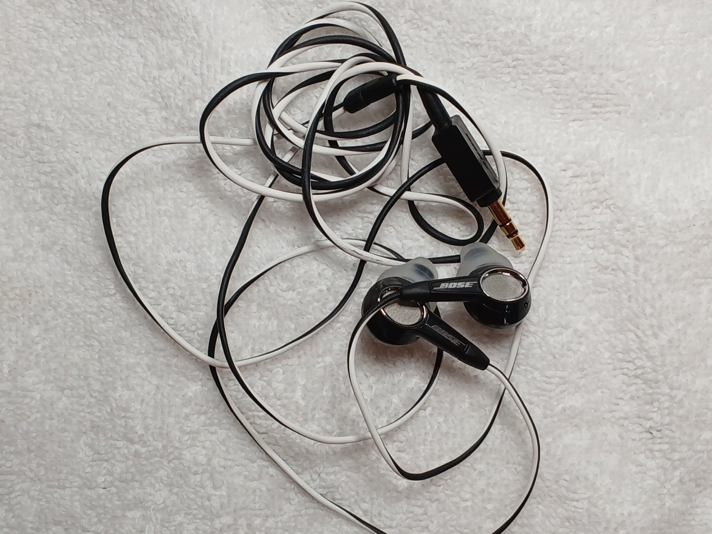 Bose IE2 In-Ear Wired Audio Headphones 3.5mm Jack Black White Cord TriPort VTG