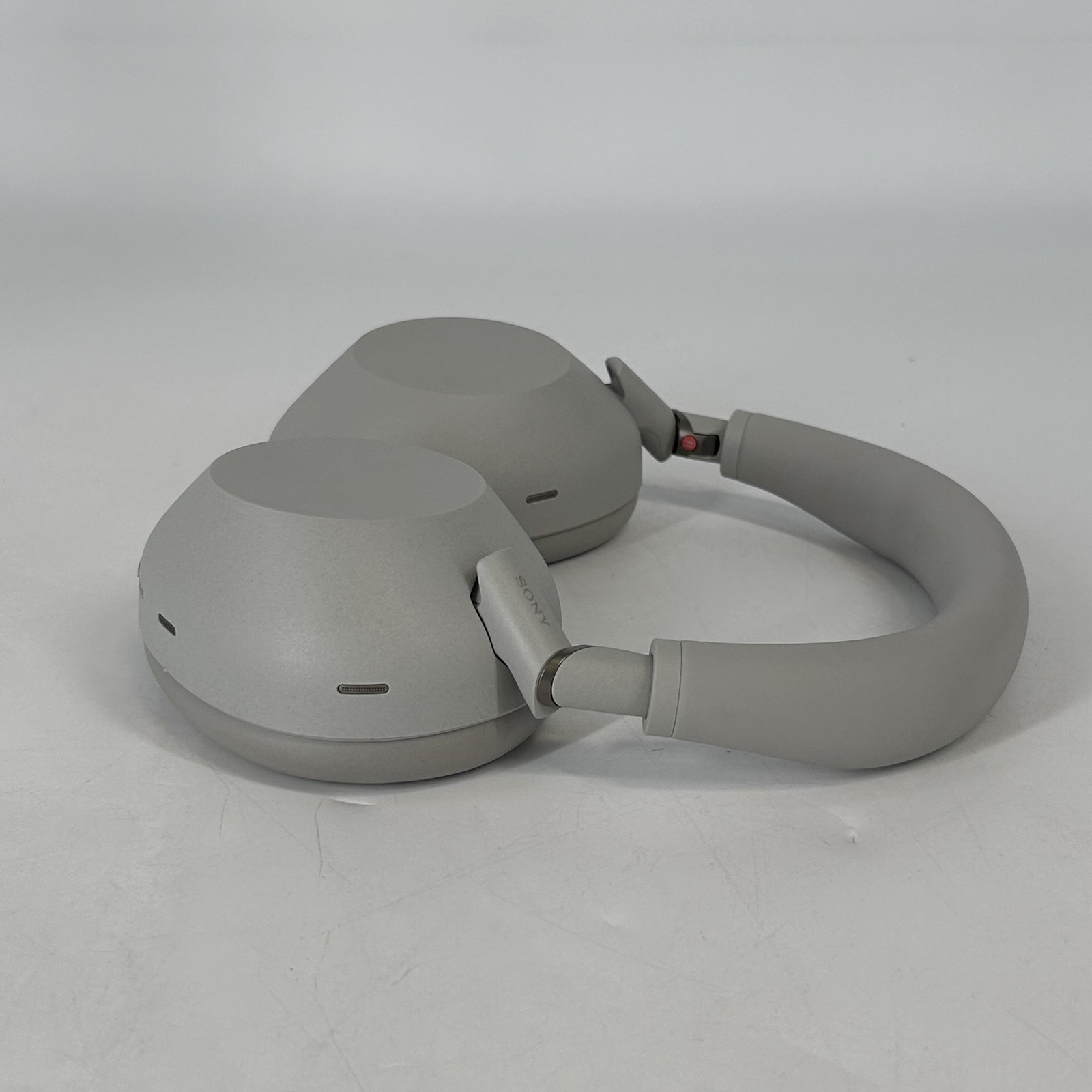 Sony WH-1000XM6 Headphones Platinum Silver w/ Case/Charger – Excellent