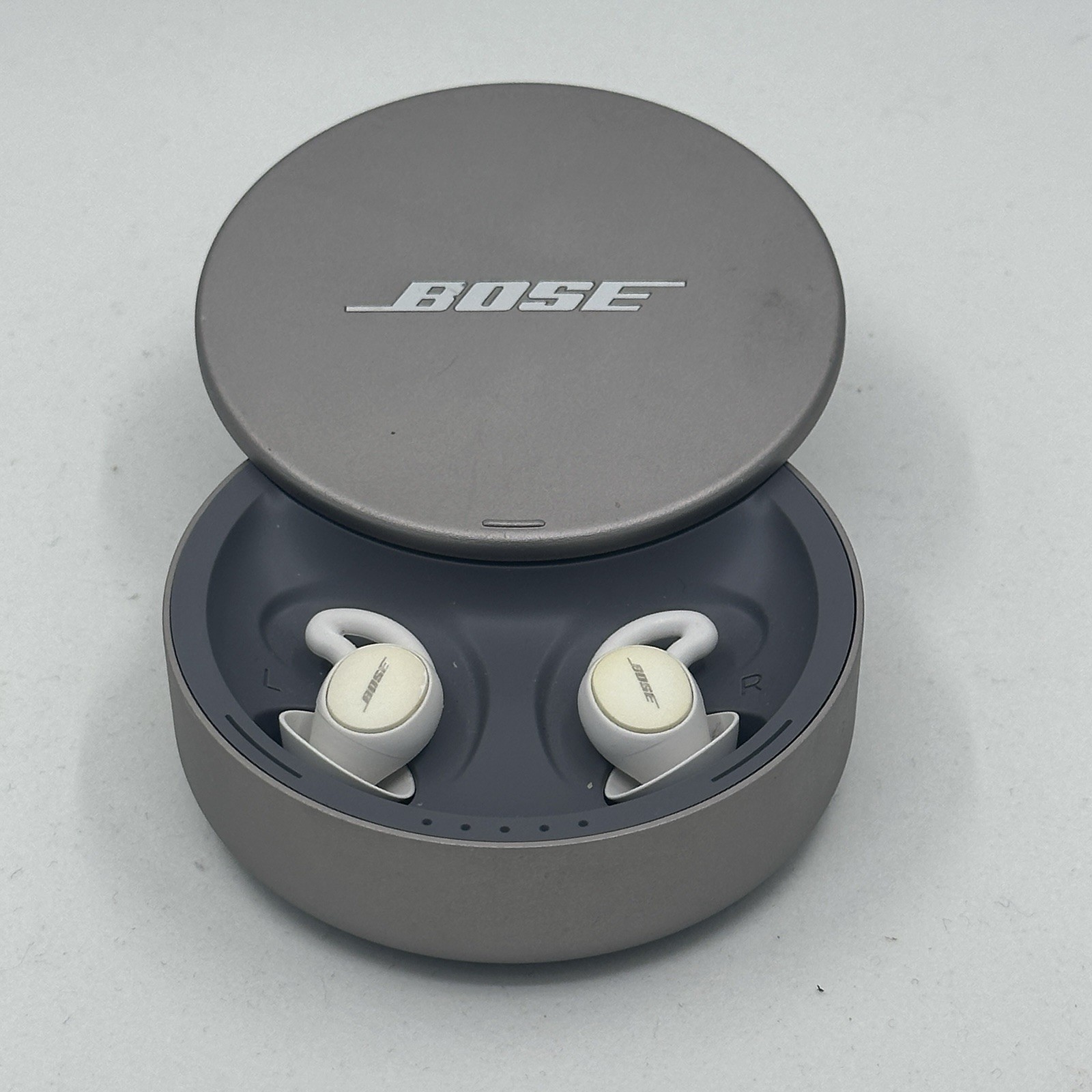 Bose Sleepbuds II Wireless Noise Masking Earbuds White – See Description