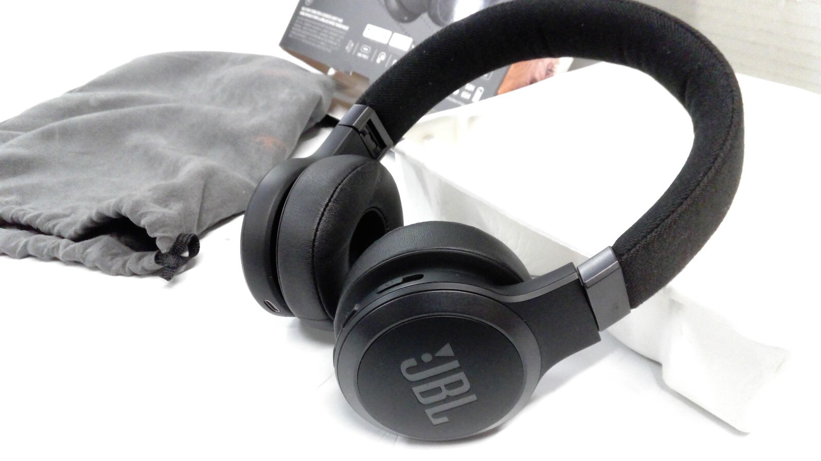 JBL Harman Adaptive Noise Canceling Live 675nc Headphones
