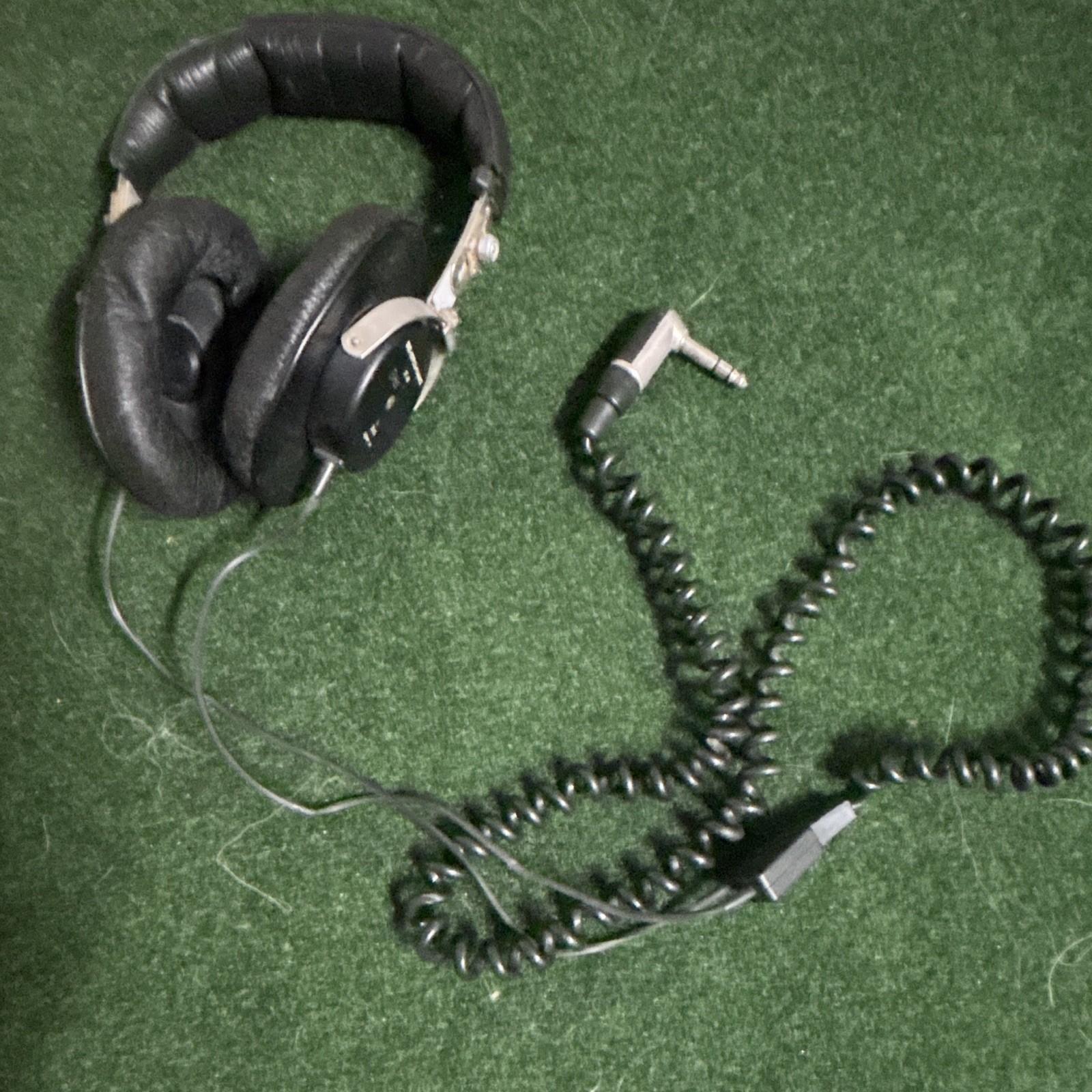 beyerdynamic DT 48 UHF Over-Ear Stereo Headphones 25 ohm Coiled 1/4 in
