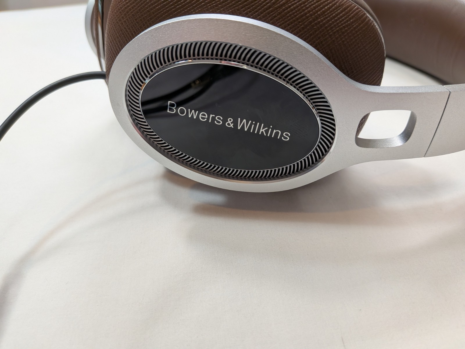 Bowers & Wilkins P9 Signature Headphones with Case – Excellent Condition