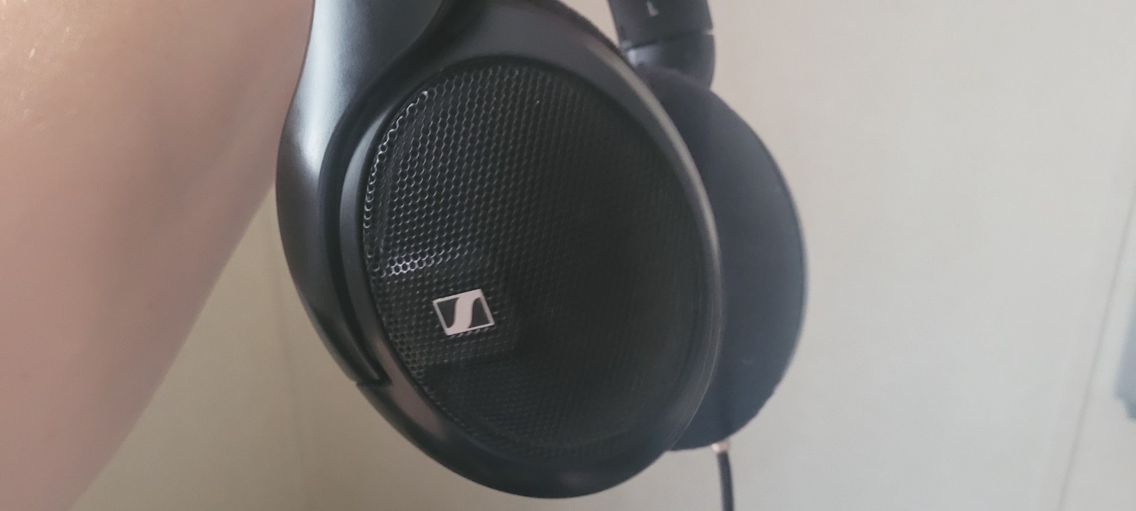 Good condition Sennheiser HD 560 S Over-The-Ear Audiophile Headphones
