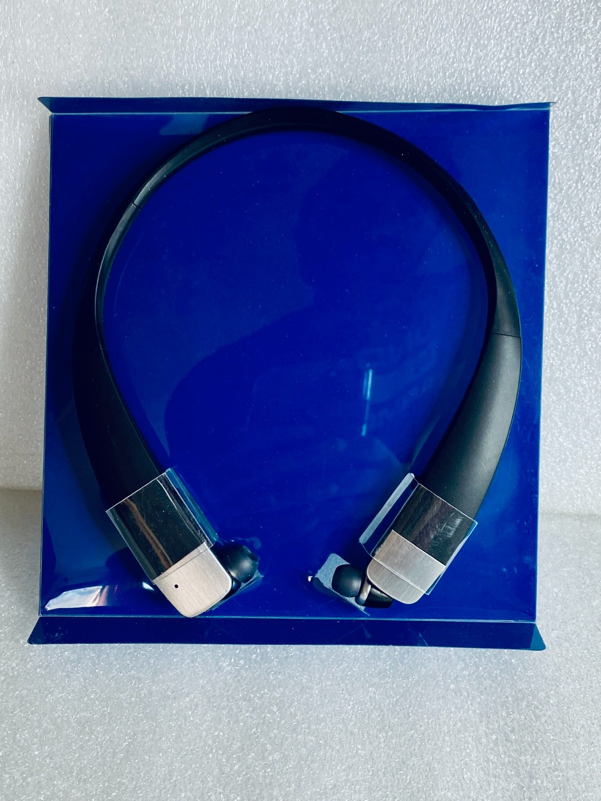 insignia Wireless Bluetooth In-Ear Headset W/Microphone, NS-CAHBTEB02 – (READ)