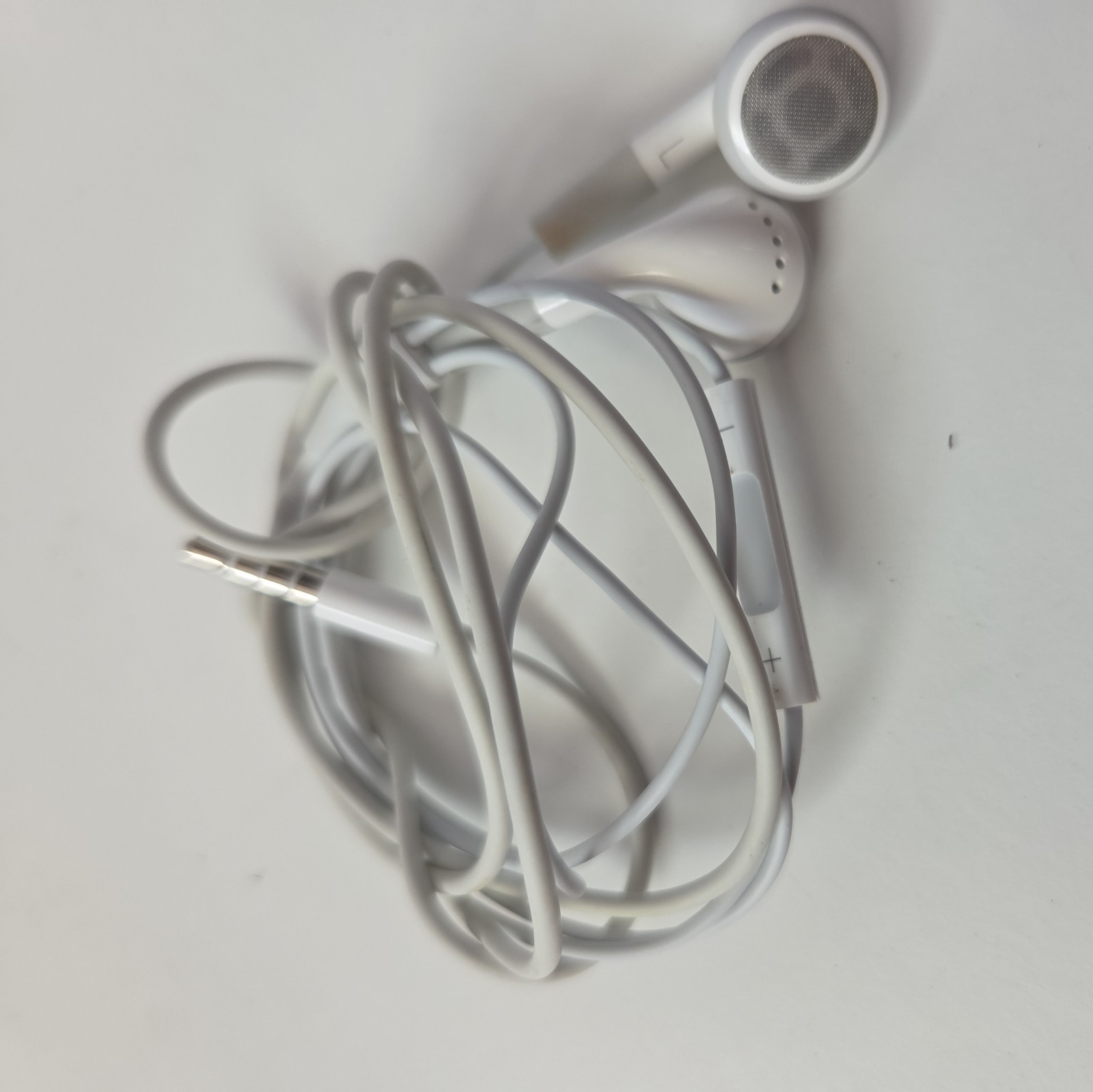 White Wired Portable 3.5mm Audio jack In-Ear Handfree Only