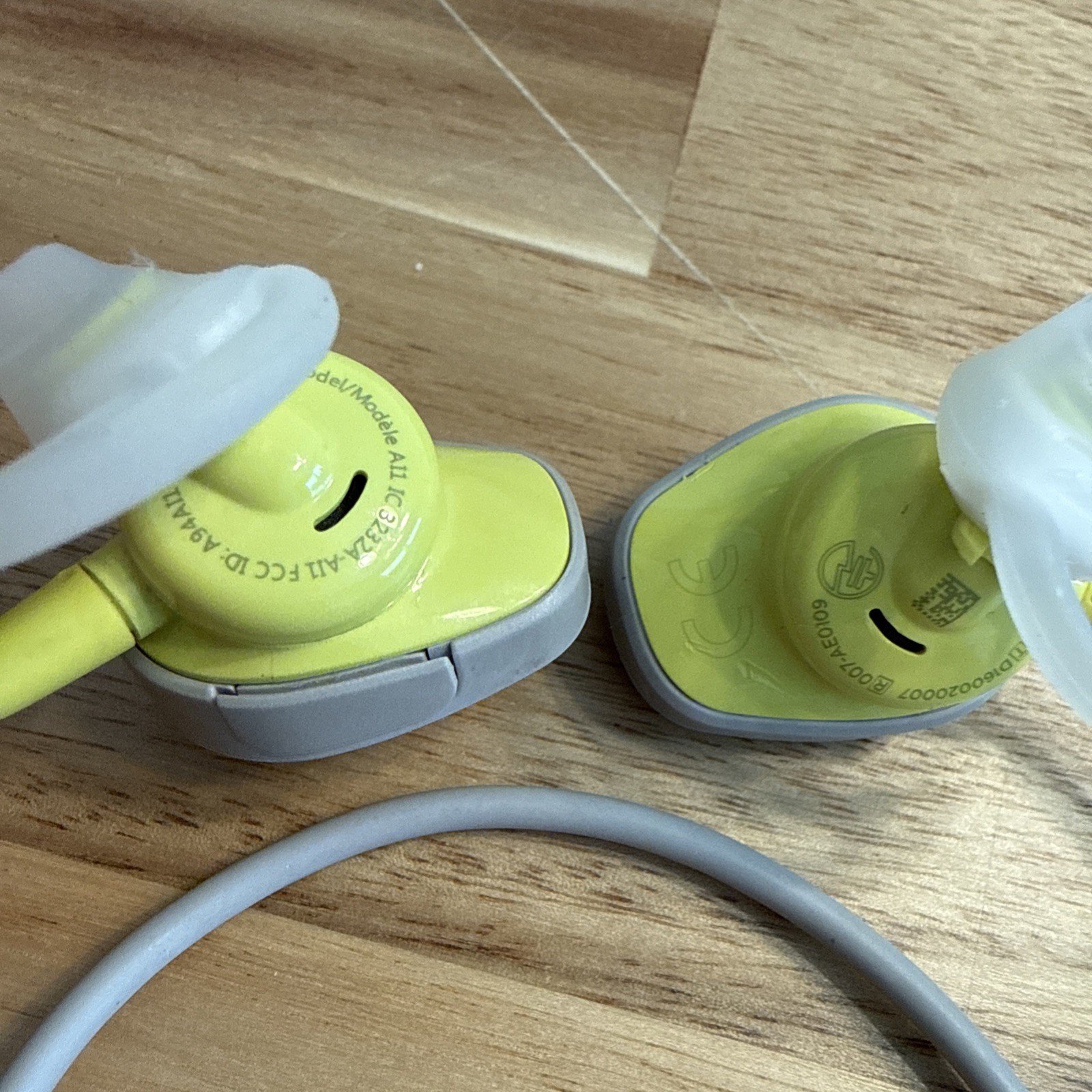 Bose SoundSport Wireless In Ear Earbuds Bluetooth Sport Headphones Gray