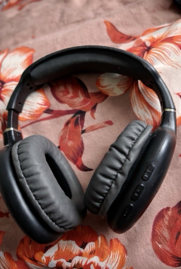 Pro Airex Wireless Over-Ear Headphones – Deep Bass & Comfortable Fit