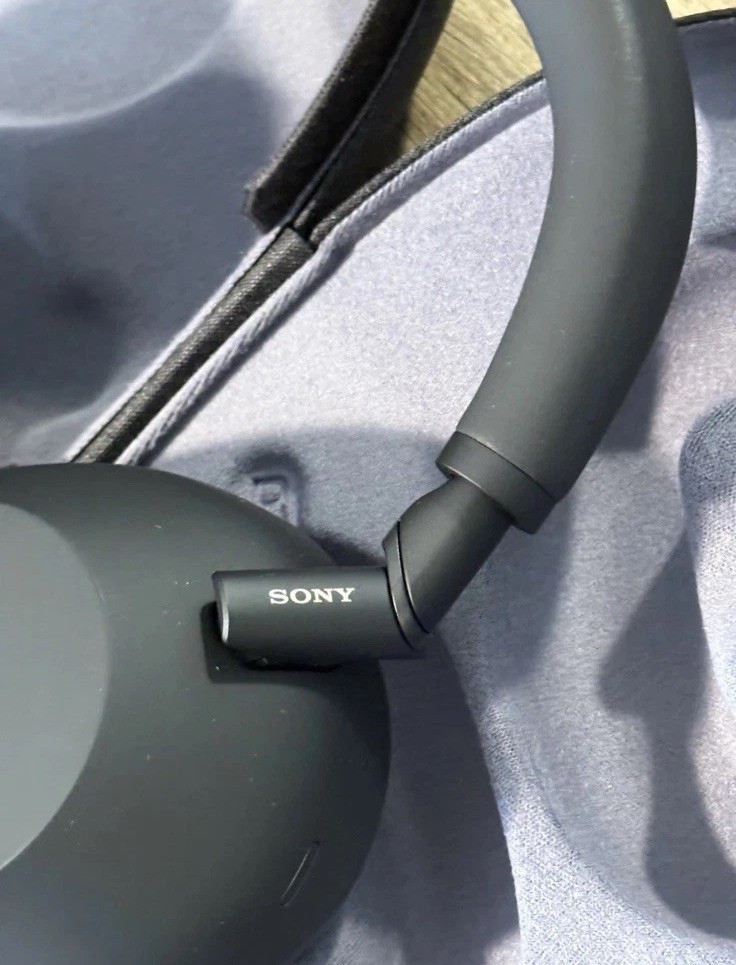 BRAND NEW Sony WH-1000XM6 Wireless Noise Canceling Headphones – Black