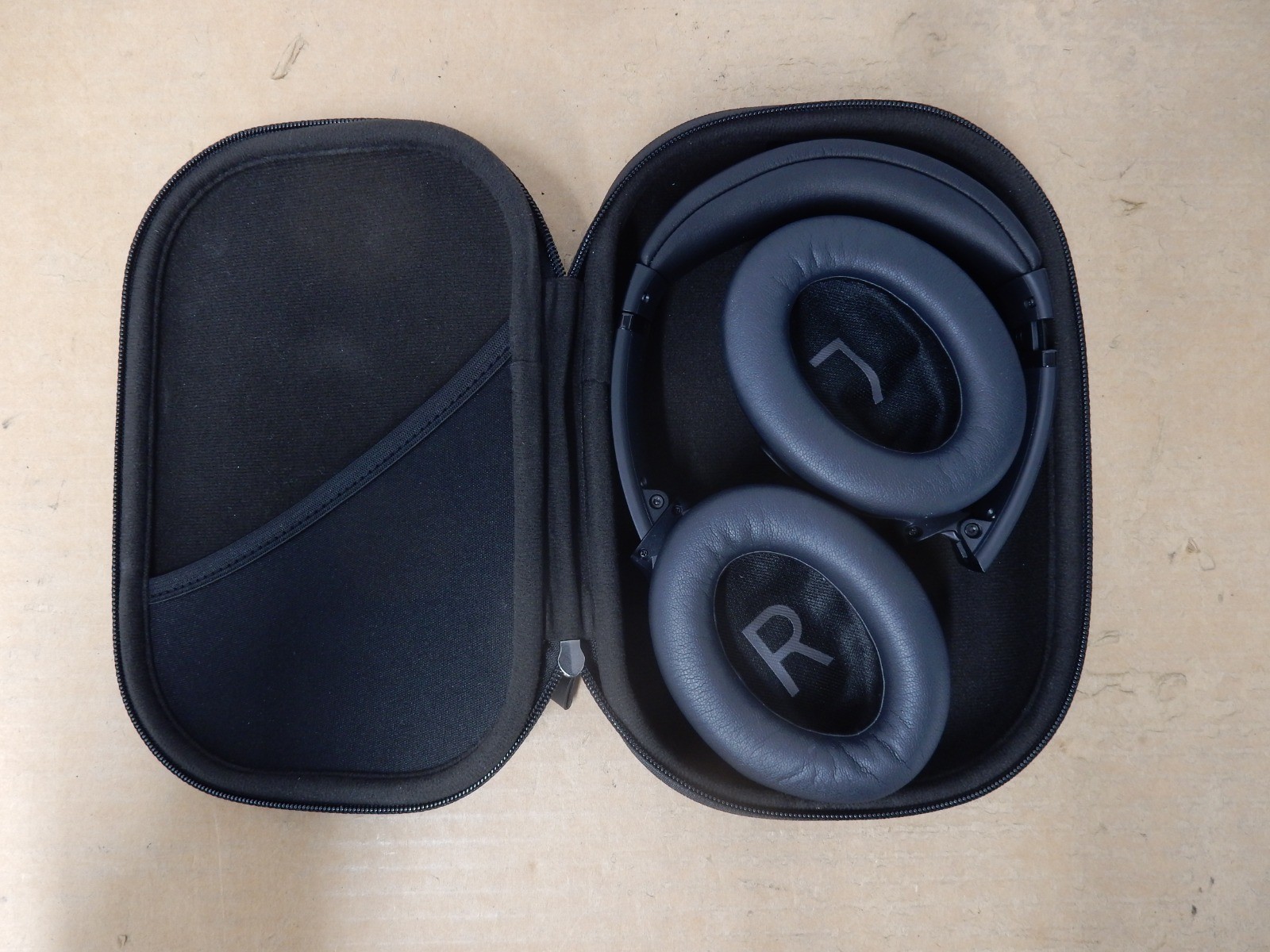 BOSE QC45 QuietComfort 45 Noise Cancelling Headphone w/Carrying Case