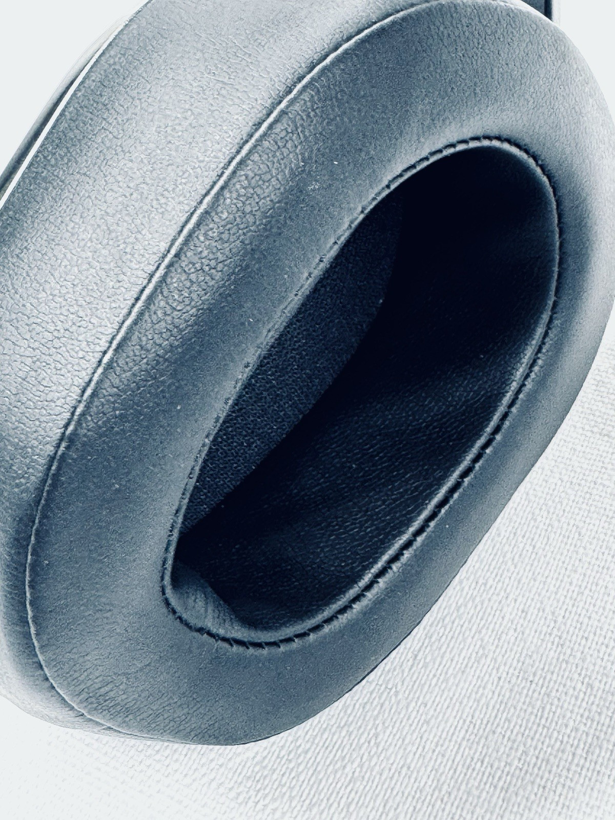 Blue Lola Over-Ear High-Fidelity Sealed Headphones Black Audio