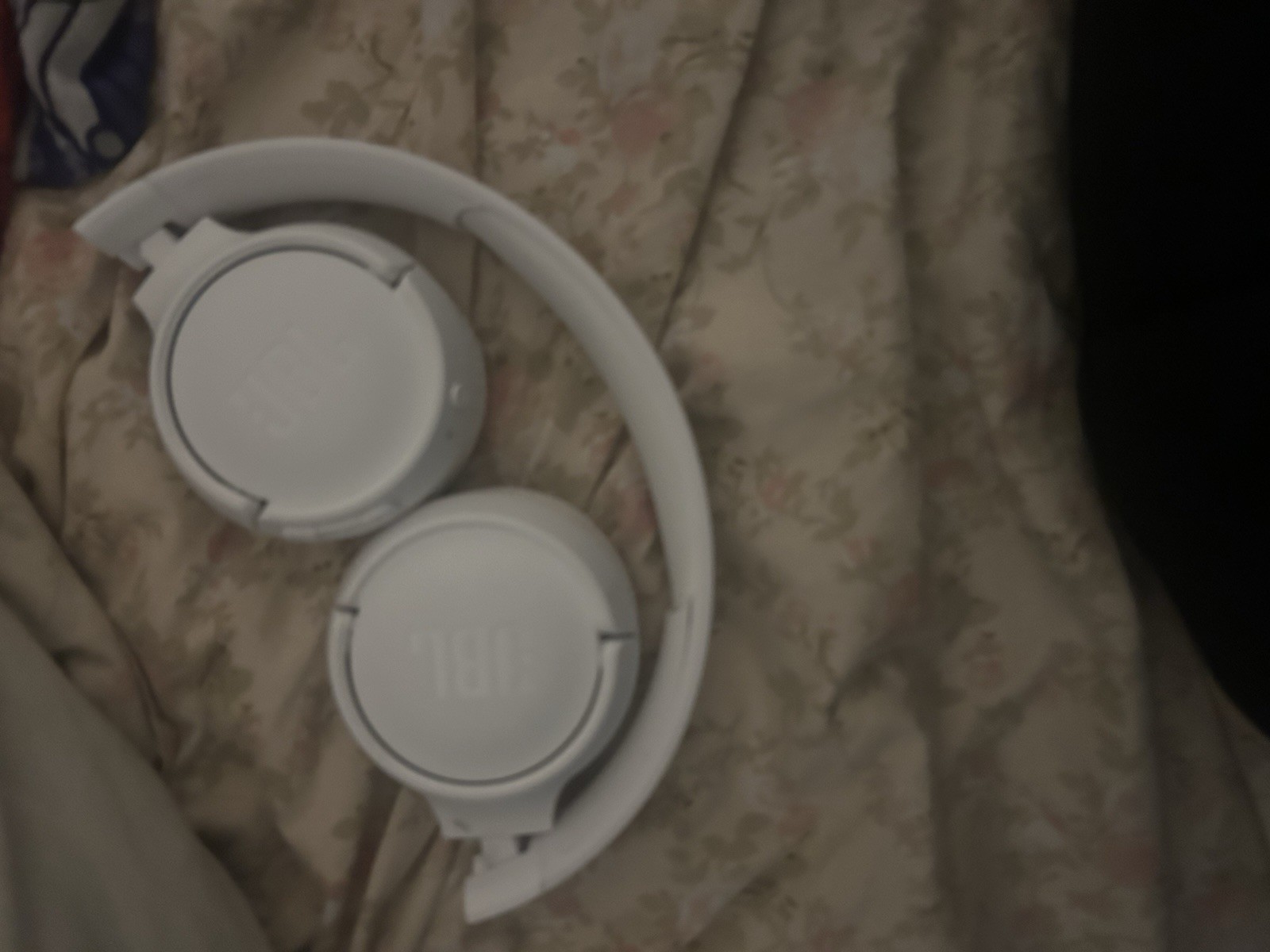 JBL White Headband Ear-Pad Headphones Double Earpieces and Wireless Earbuds Lot
