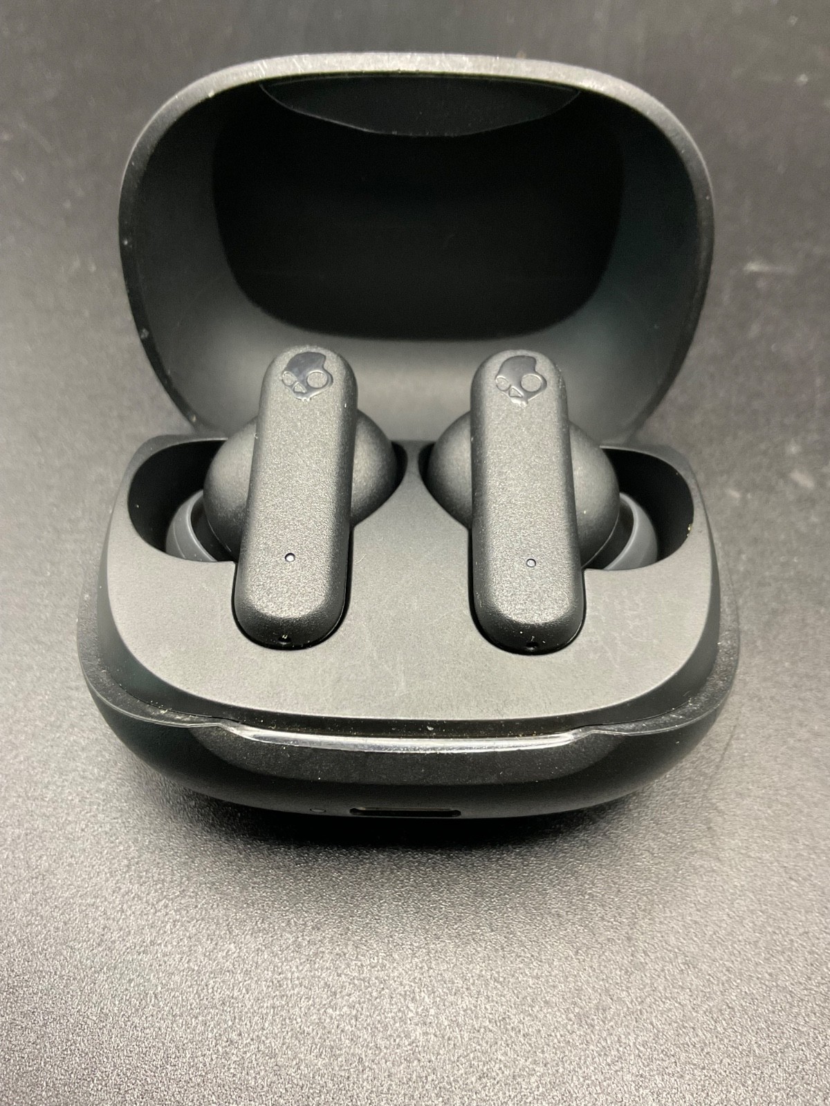 Skullcandy AH‑2304 Wireless Earbuds – Great Sound, Fast Charging, Compact Case