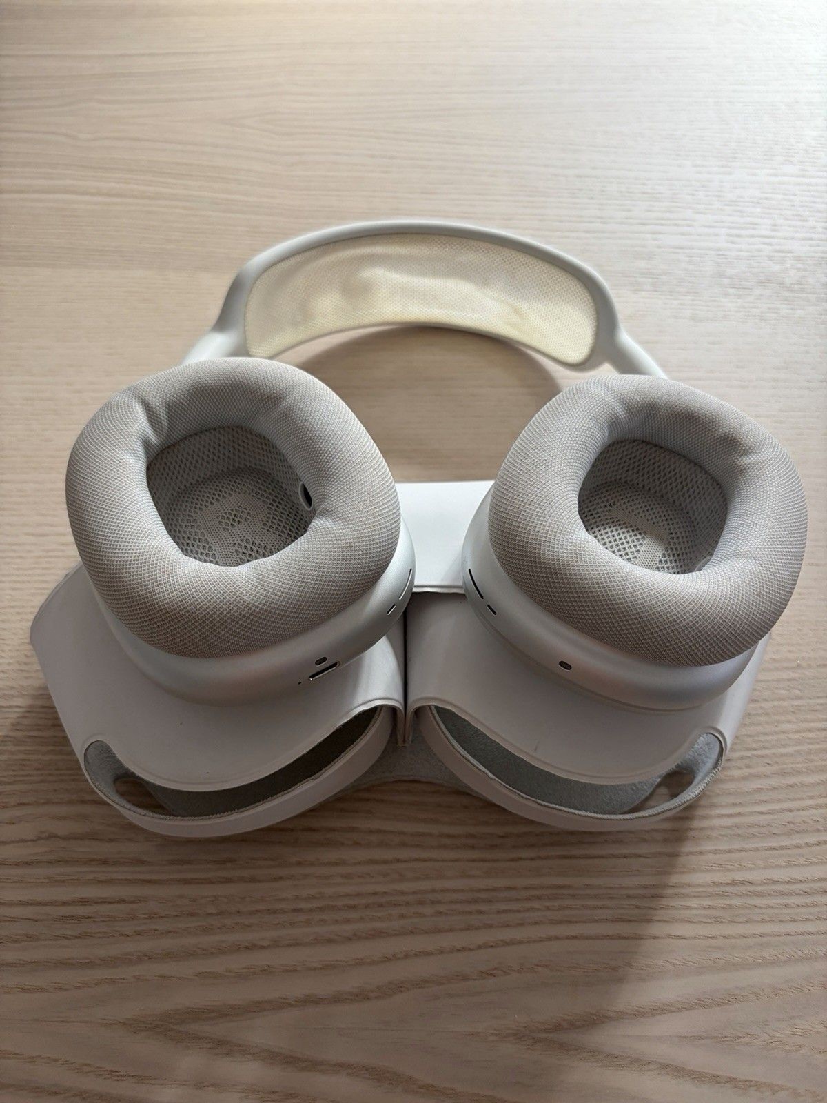 Authentic Apple AirPods Max White Silver A2096 1st Gen Lightning Headphones