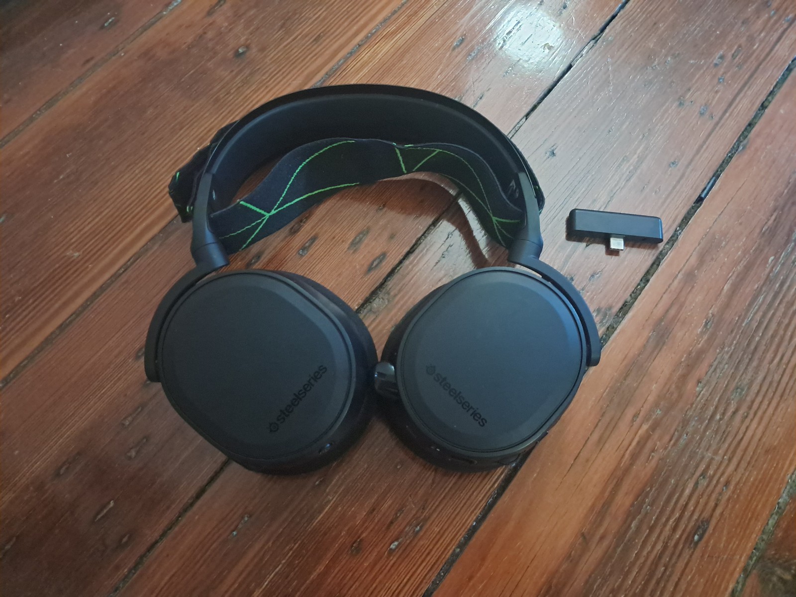 SteelSeries Arctis 7X Gaming Headset 2.4 GHz Wireless for Xbox with Receiver