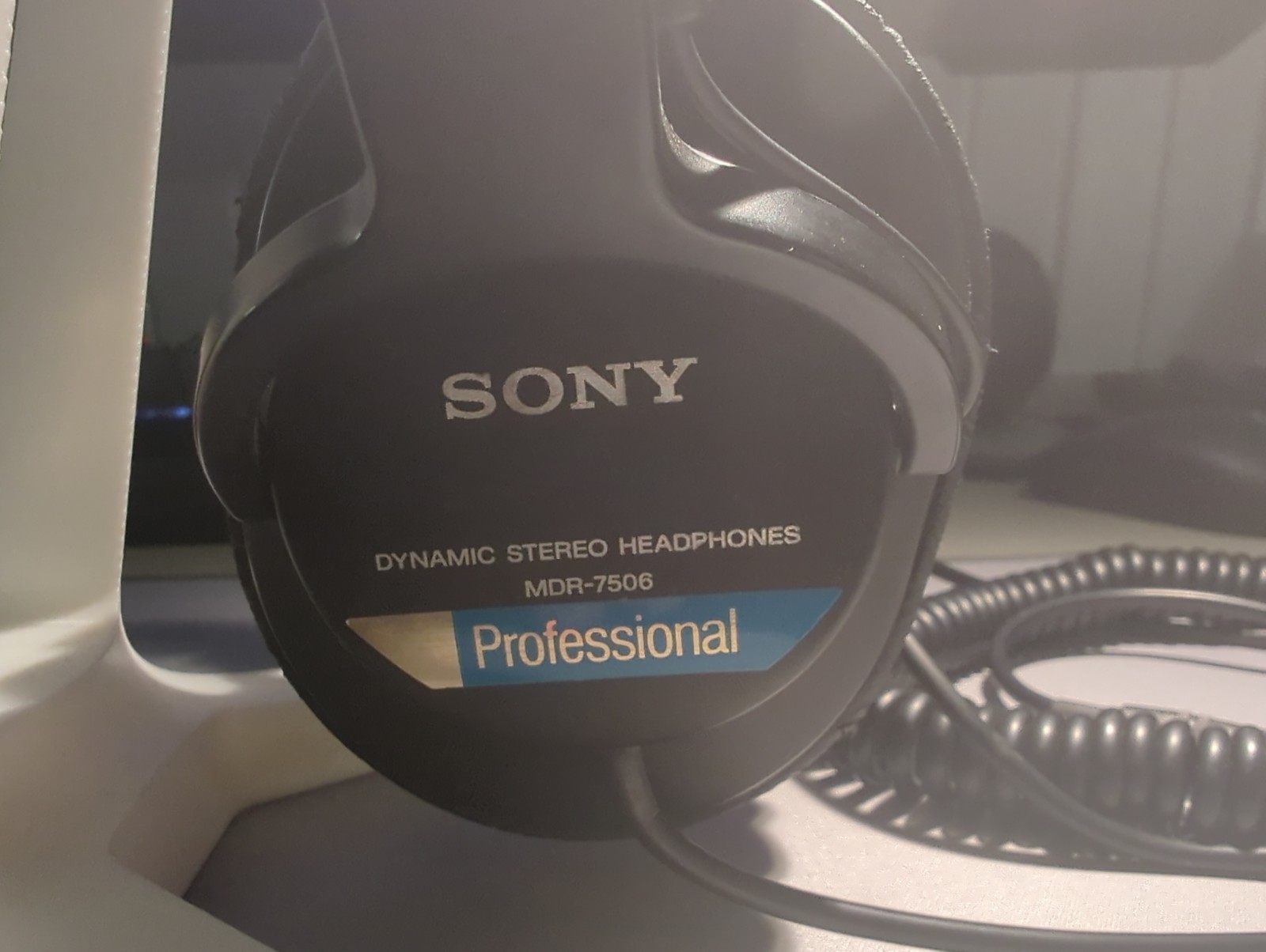 Sony MDR-7506 Professional Over-Ear Stereo Headphones 6.35mm Black