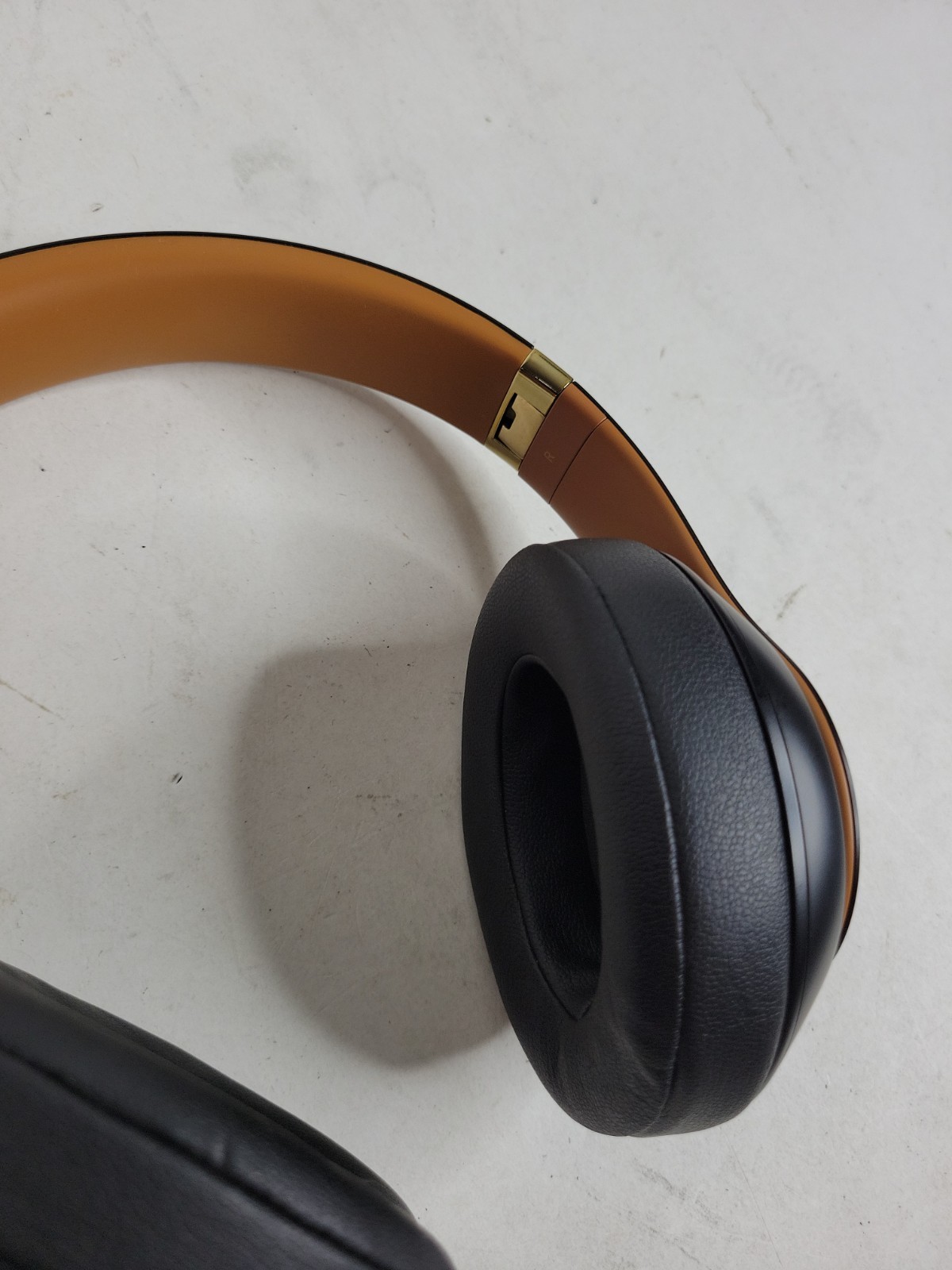 Beats Studio 3 Wireless Headphones – Skyline Collection – Midnight Black