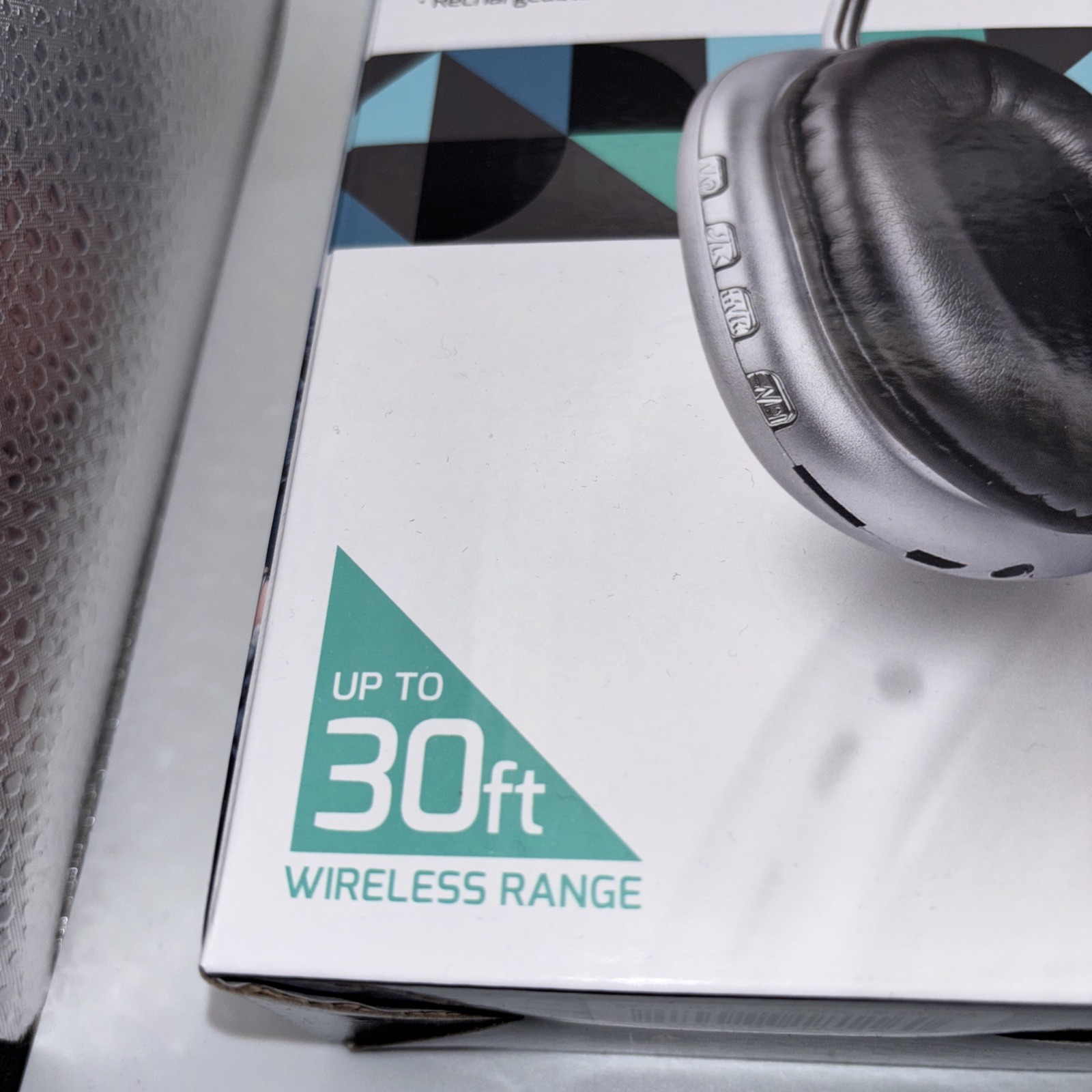 NEW Nizoni Wireless Headphones, Slim Style w/ built in radio, TF card slot