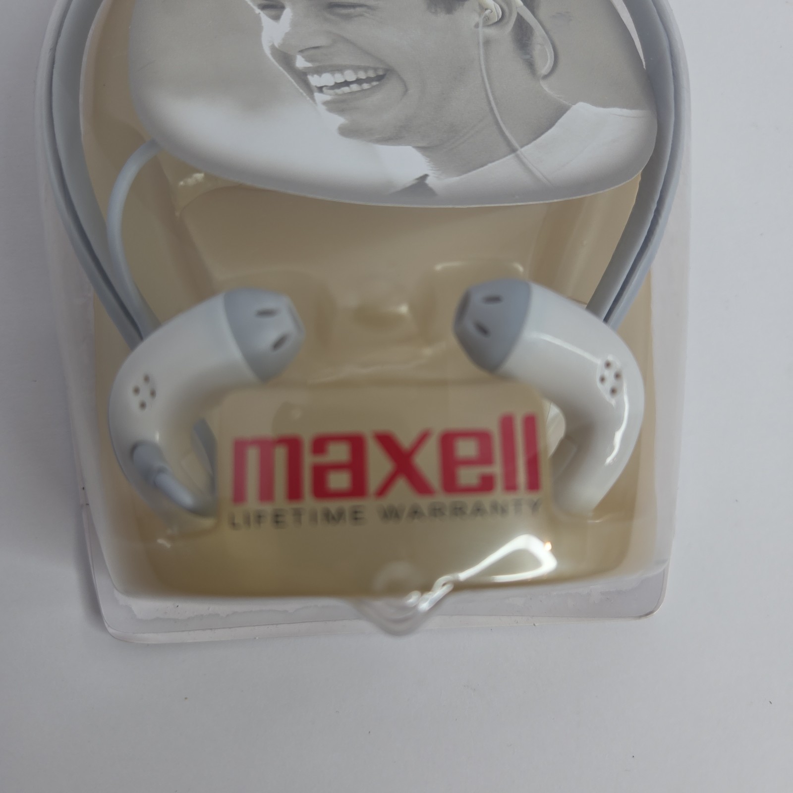 Maxell NB/HB-210 Stereo Neckband Head Buds White New In Package in Ear