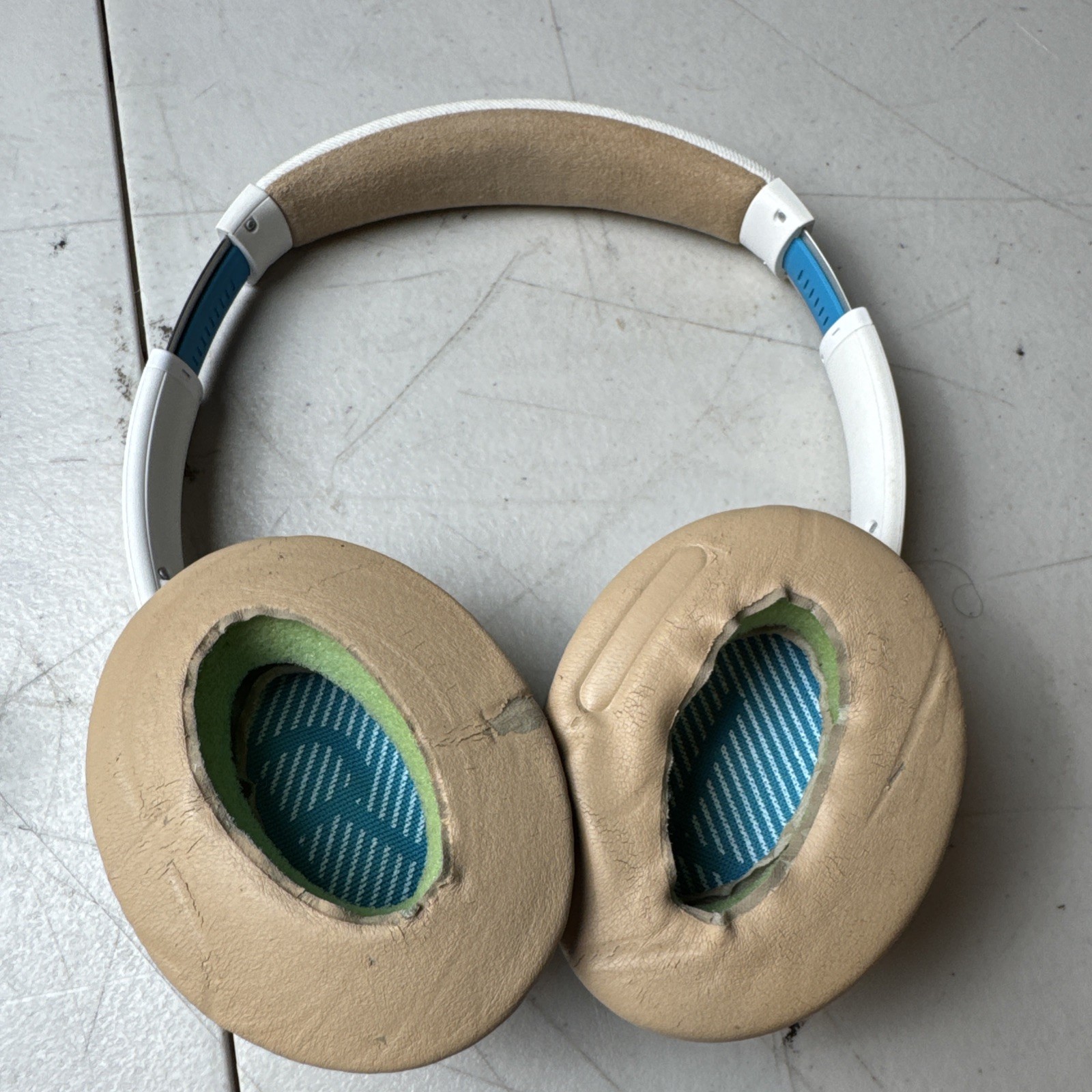 Bose QuietComfort Over the Ear Wireless Headphones – White Gray Blue