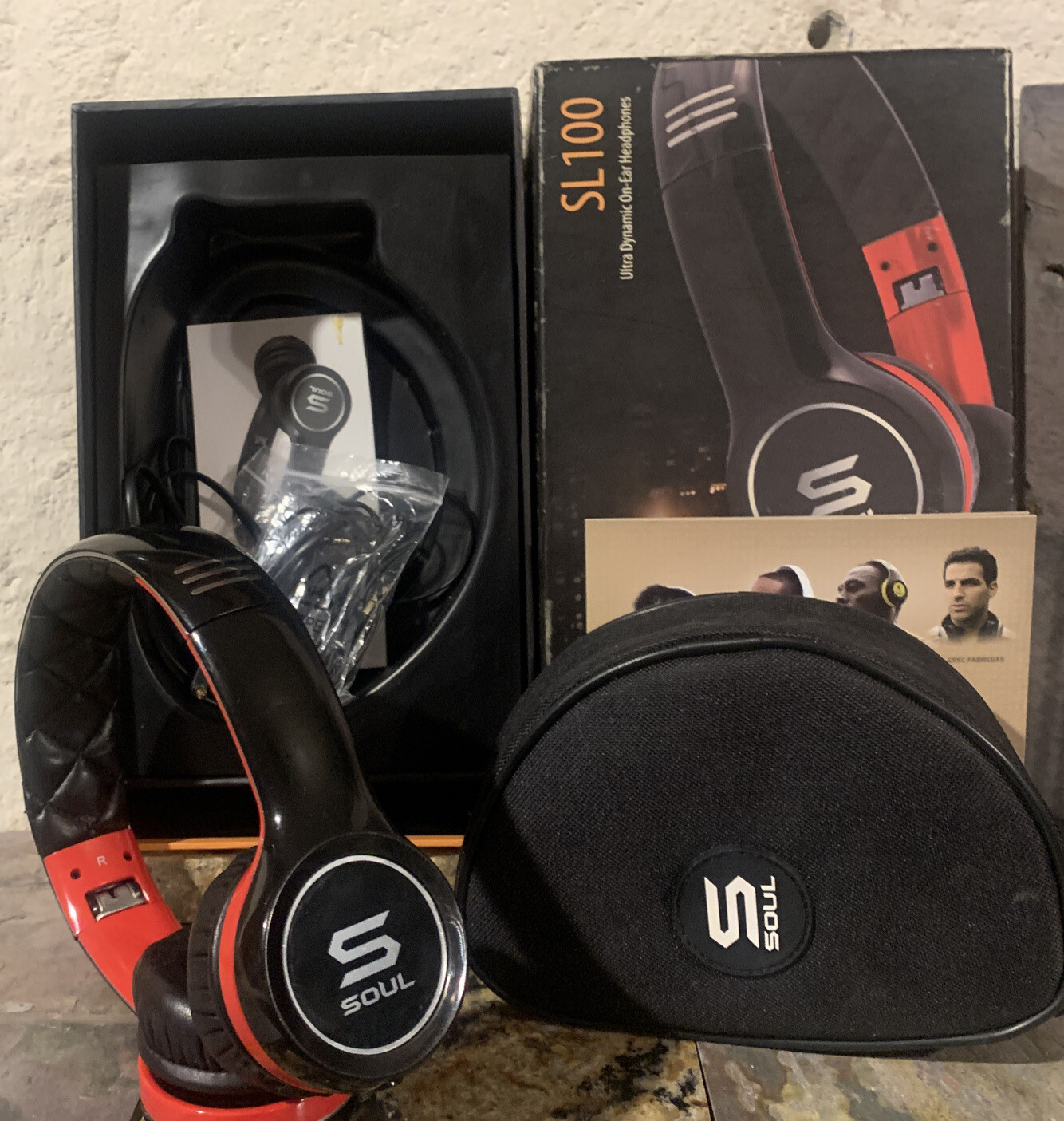 SOUL by Ludacris SL100 Ultra Dynamic On-Ear Headphones Black/Red Complete Unused
