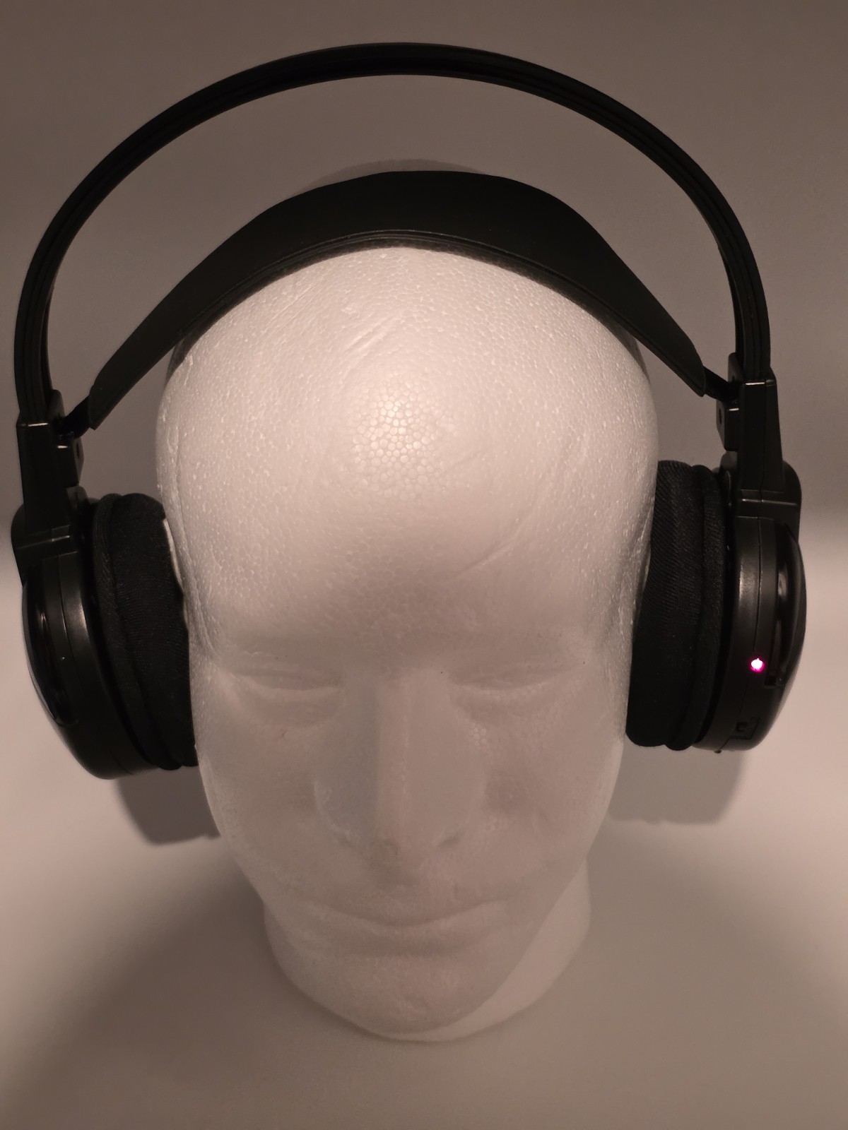 RCA Infrared Wireless Headphones WHR120RS Complete in Box Lightweight Adjustable