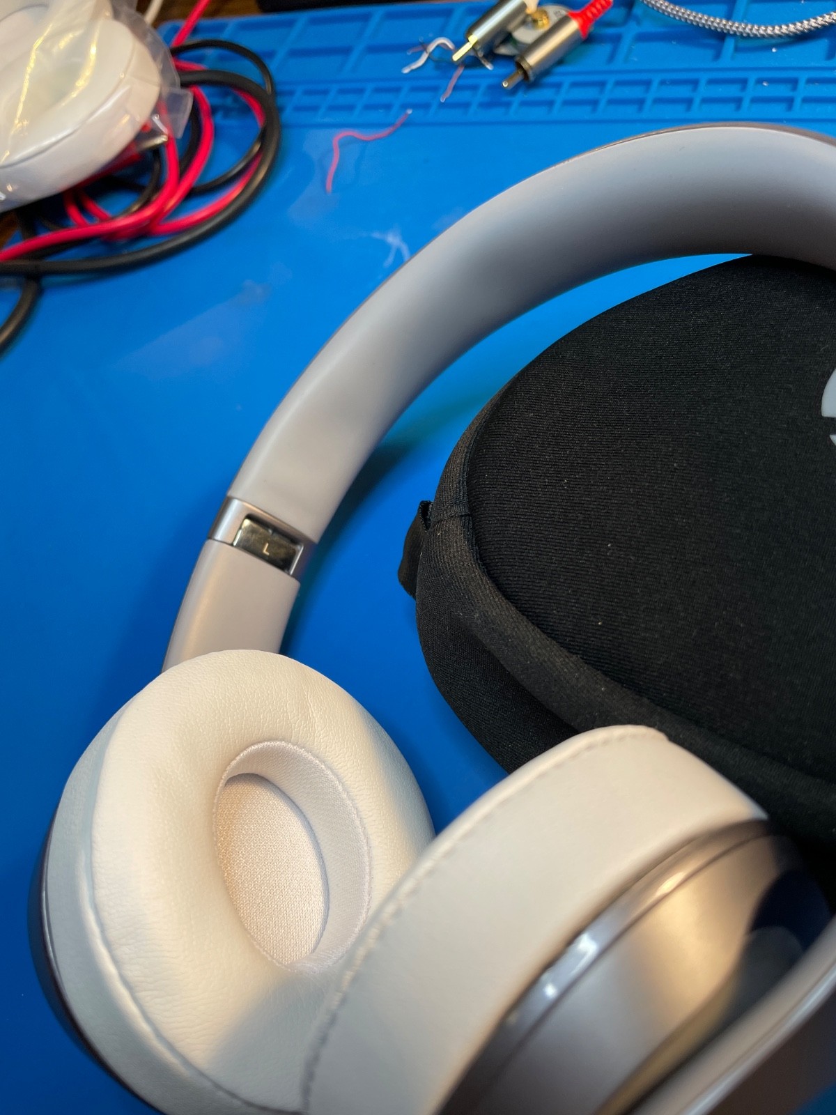 Beats by Dr. Dre Solo2 Wired on Ear Headphones – Gray Blue